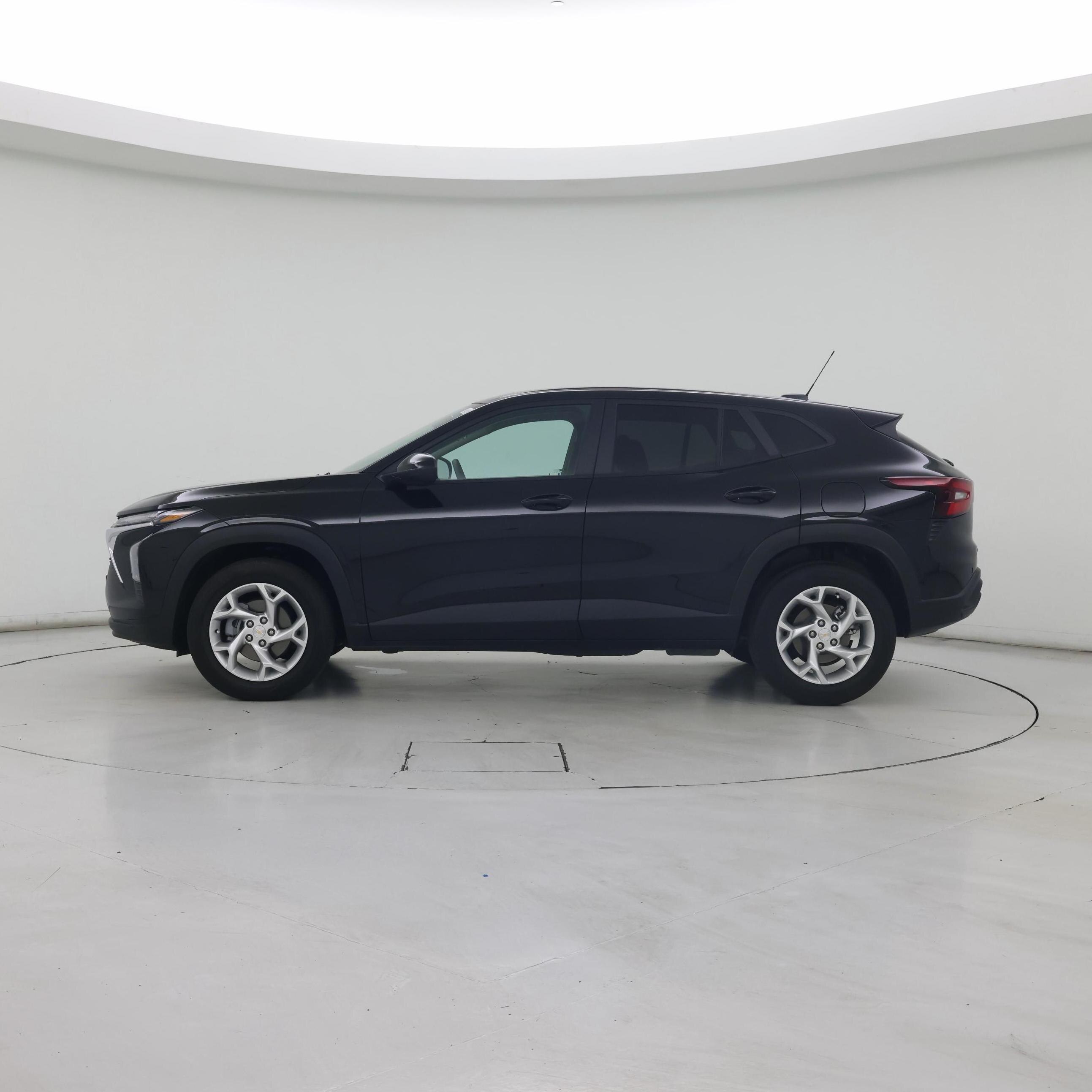 Thumbnail: 2025 Chevrolet Trax - 3