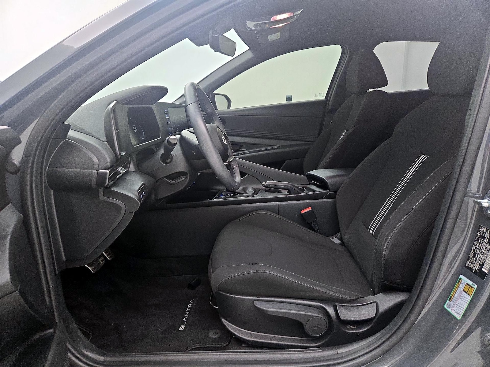 2025 Hyundai Elantra SEL - Photo 12