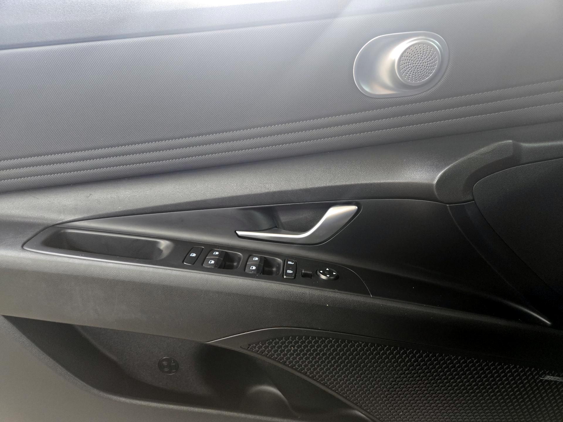 Thumbnail: 2022 Hyundai Elantra - 12