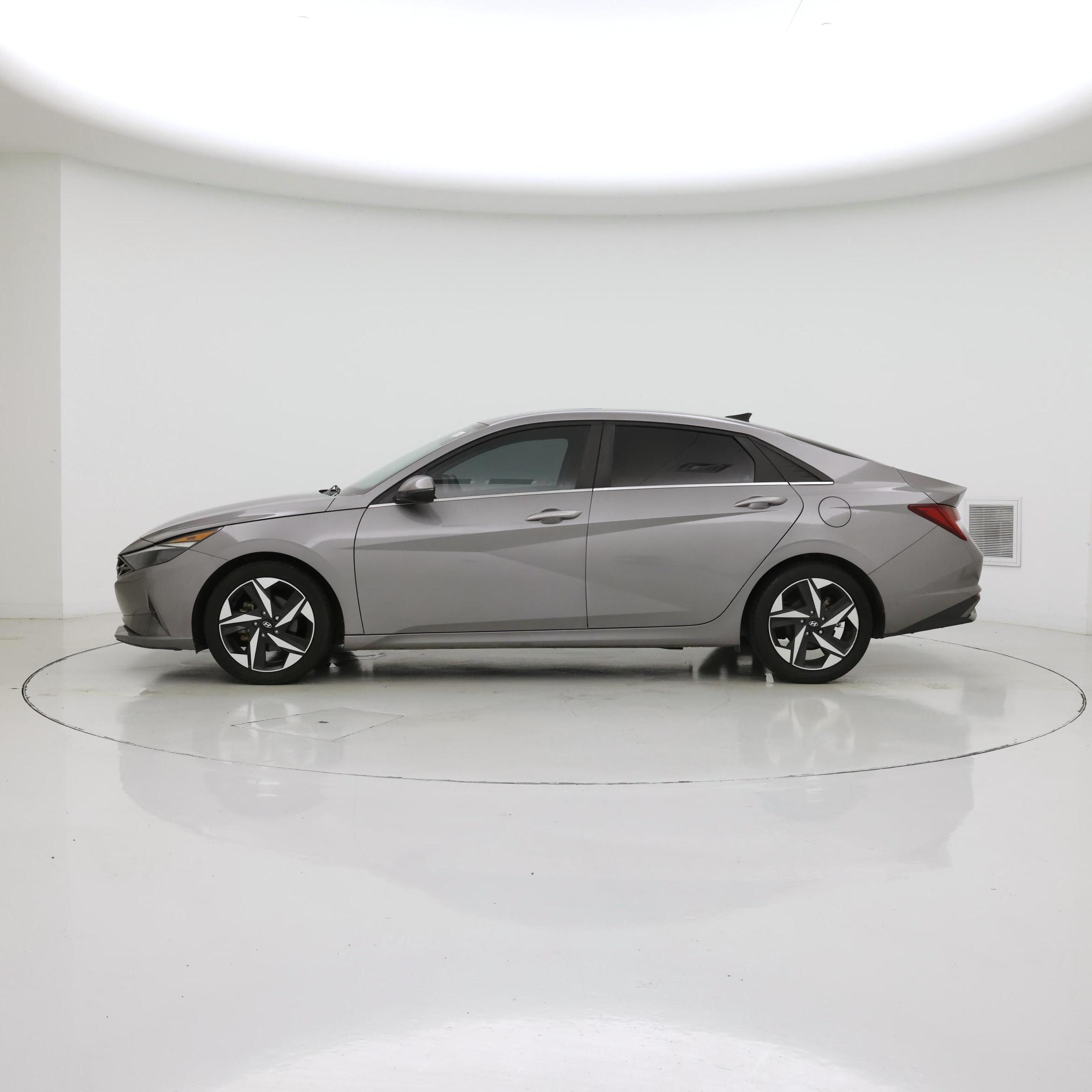 Thumbnail: 2022 Hyundai Elantra - 3