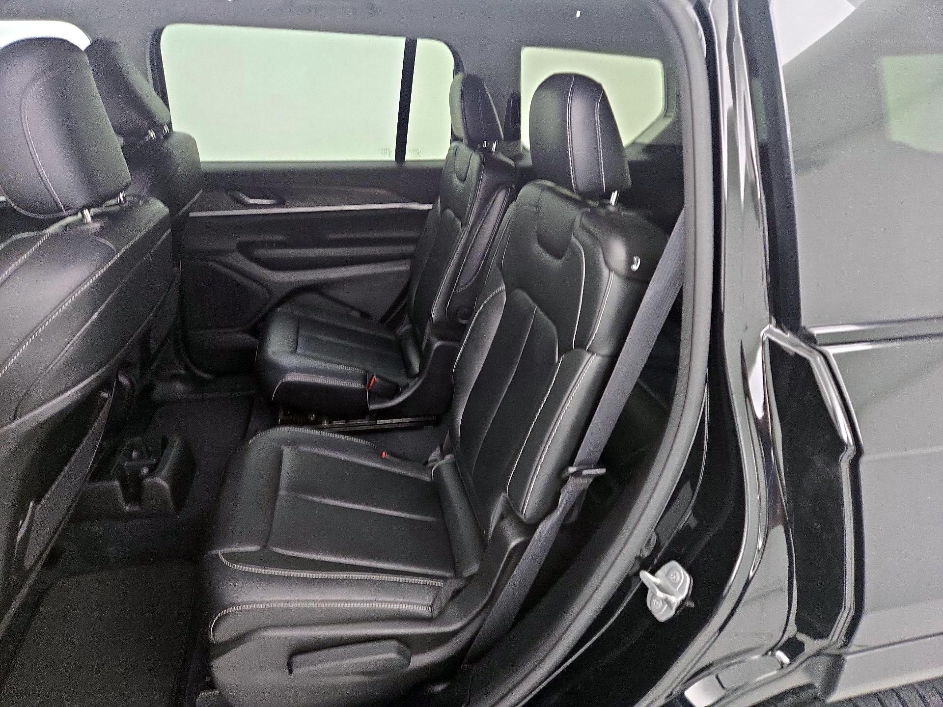 Thumbnail: 2023 Jeep Grand Cherokee L - 20