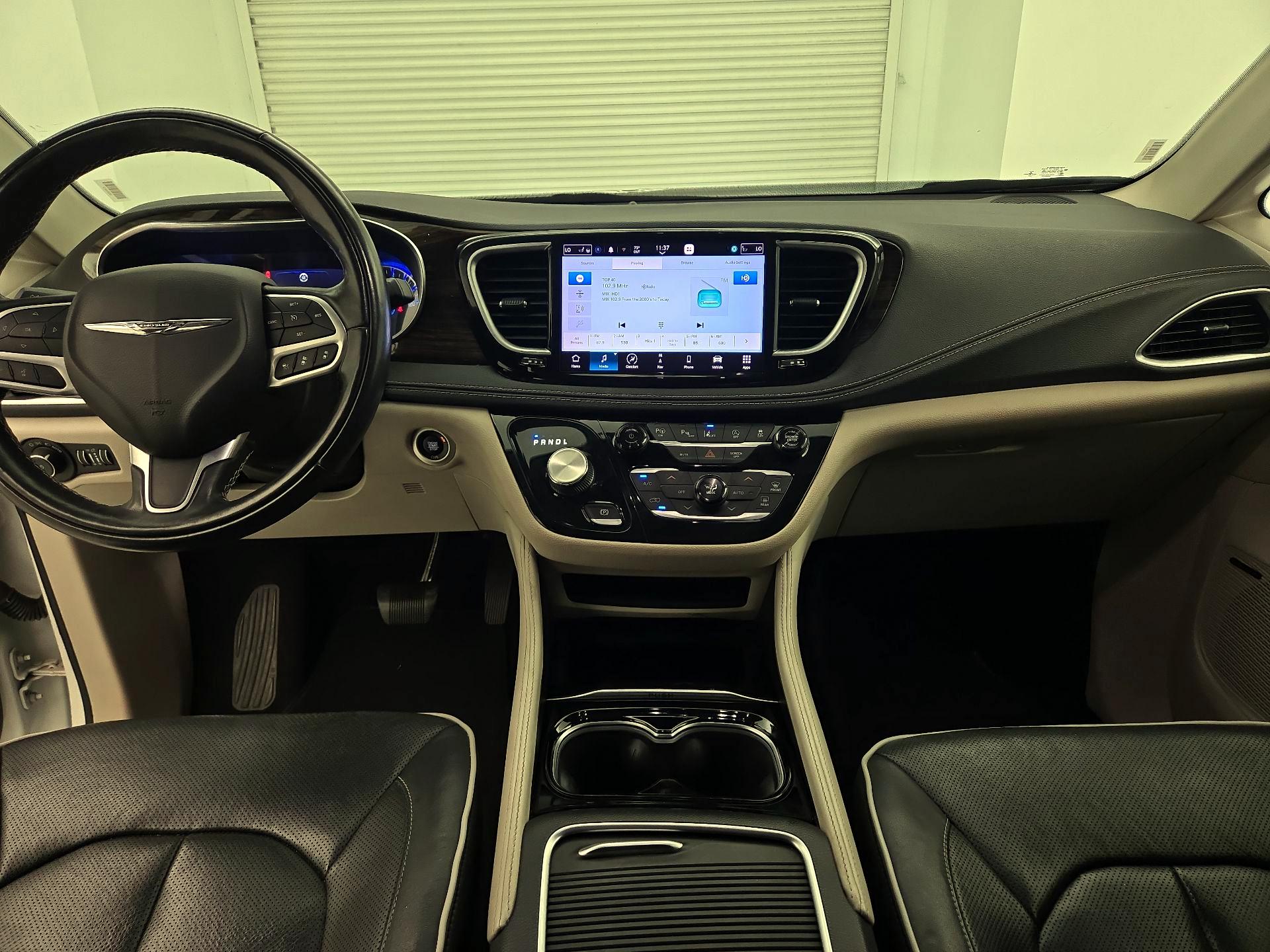 Thumbnail: 2022 Chrysler Pacifica - 9