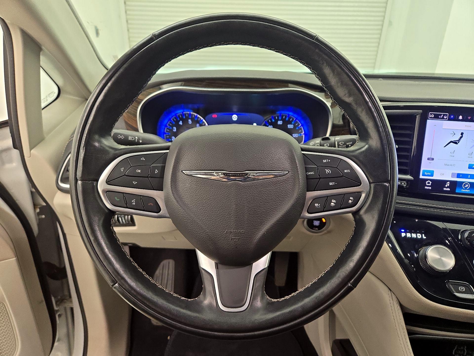 Thumbnail: 2022 Chrysler Pacifica - 10