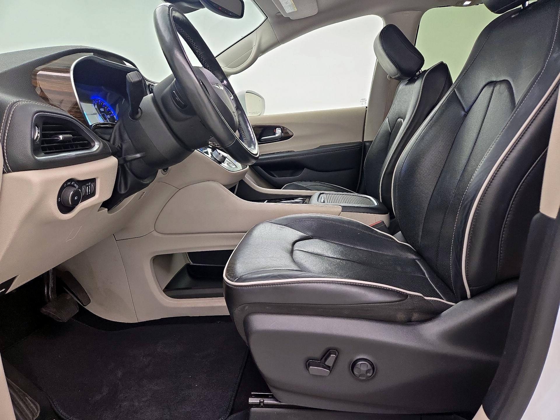Thumbnail: 2022 Chrysler Pacifica - 11