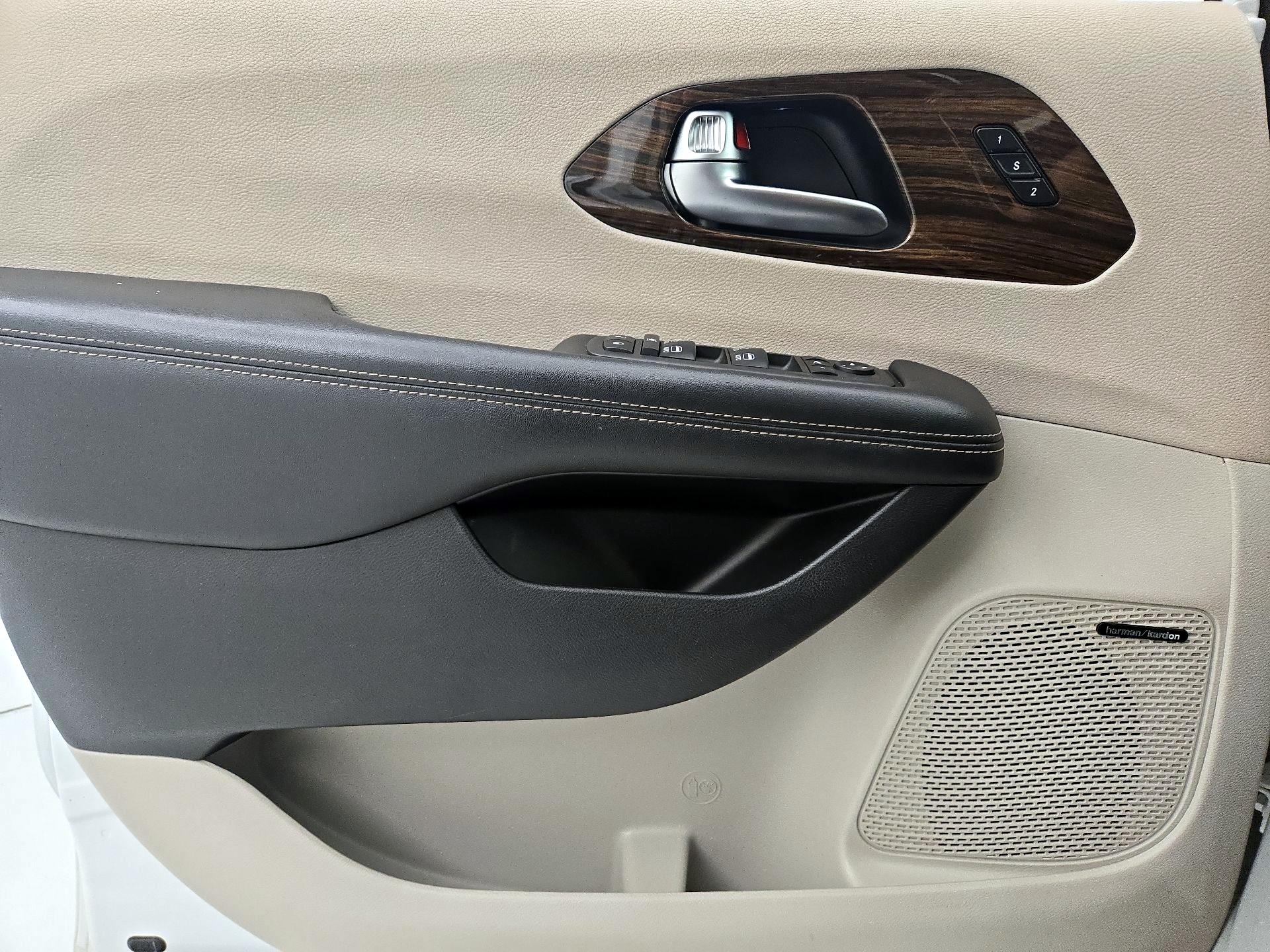 Thumbnail: 2022 Chrysler Pacifica - 12