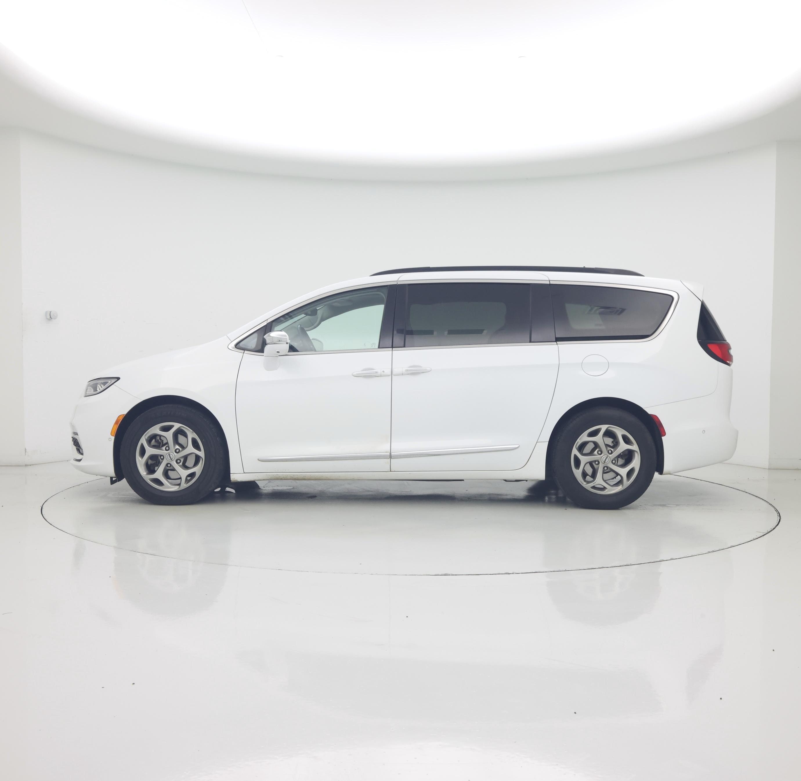 Thumbnail: 2022 Chrysler Pacifica - 3