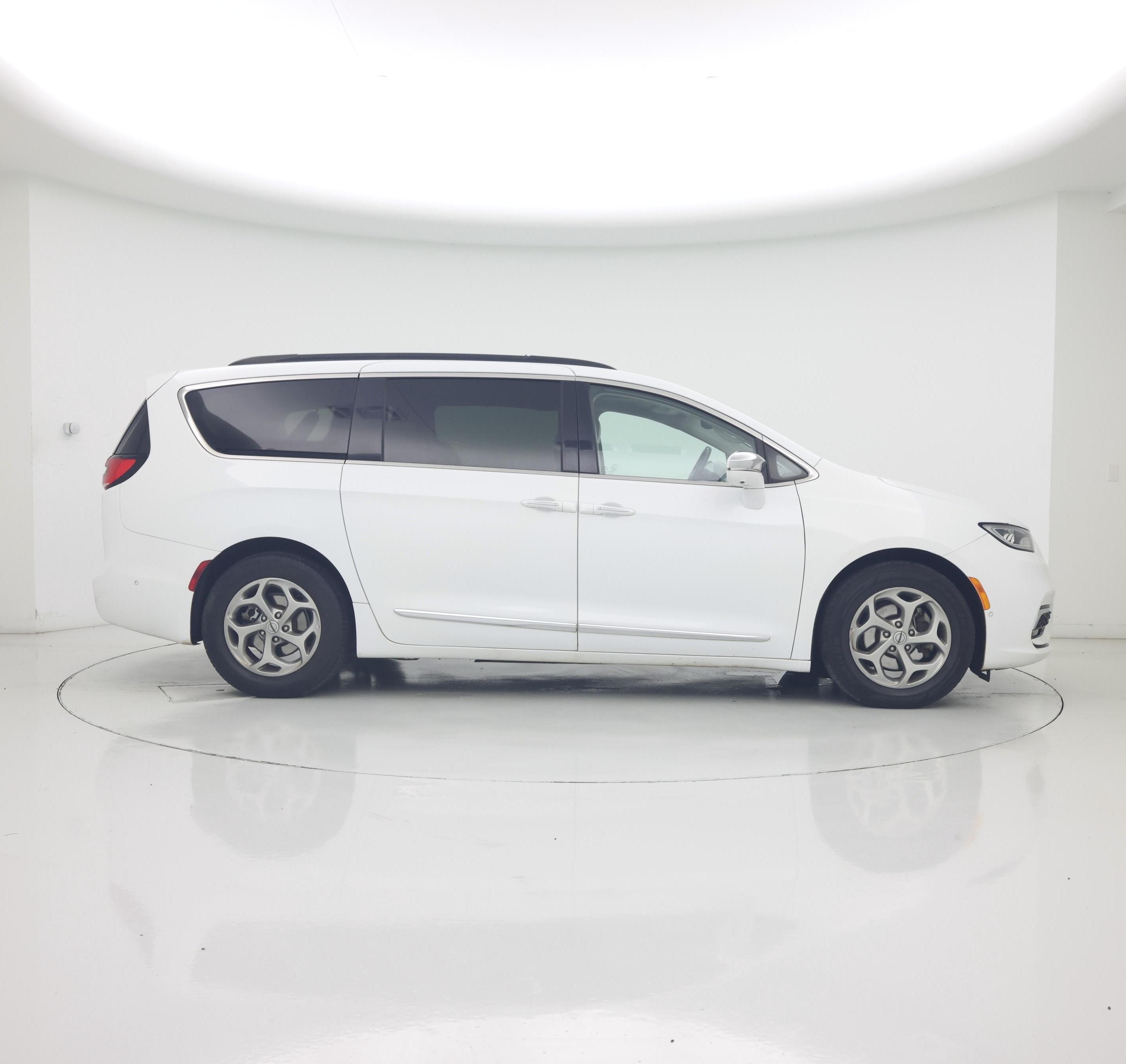 Thumbnail: 2022 Chrysler Pacifica - 7