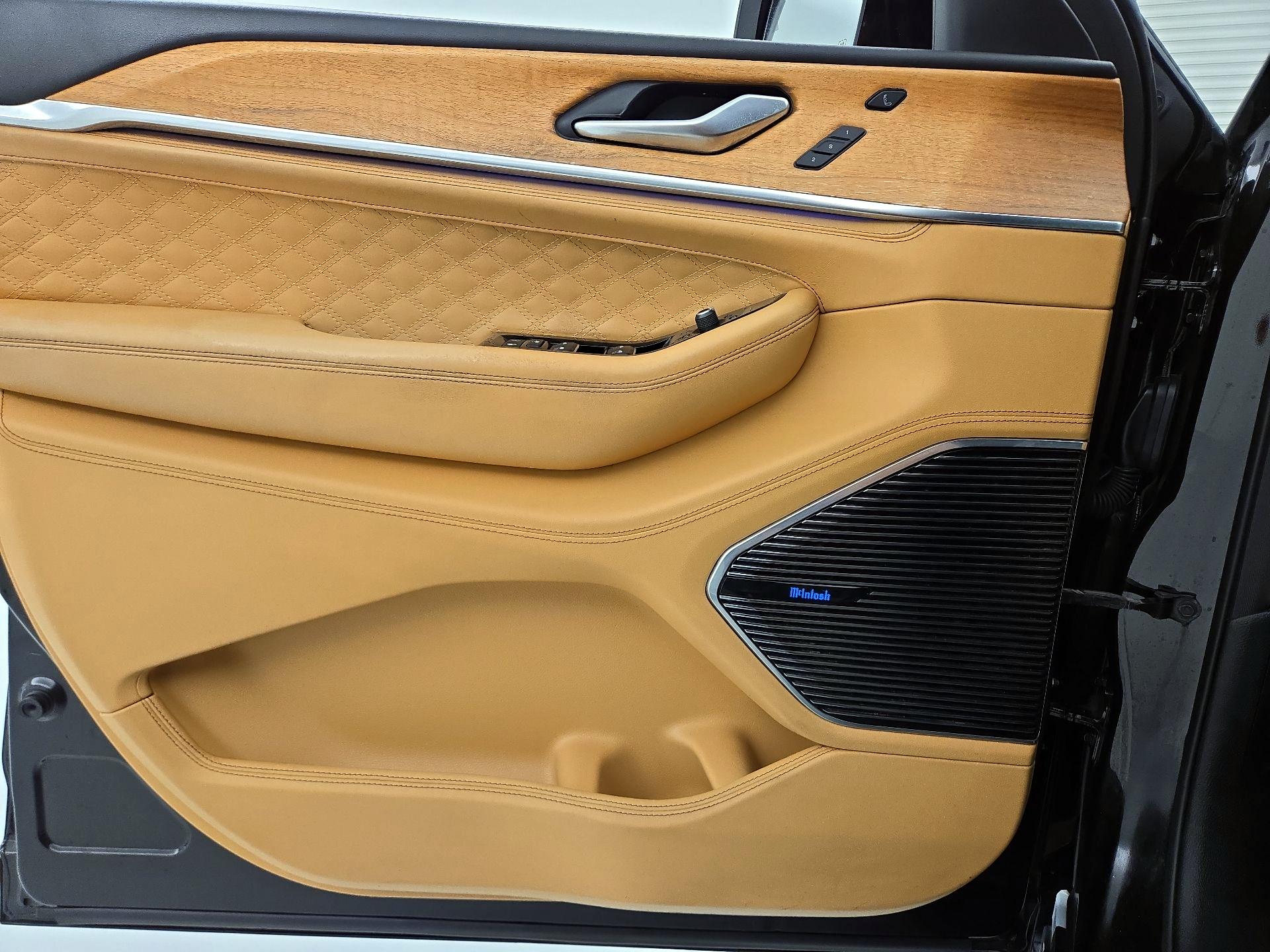 Thumbnail: 2022 Jeep Grand Cherokee - 12