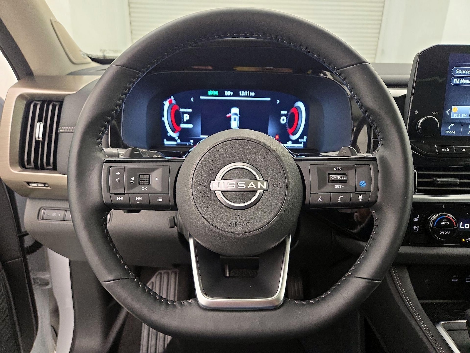 2025 Nissan Pathfinder Platinum - Photo 11