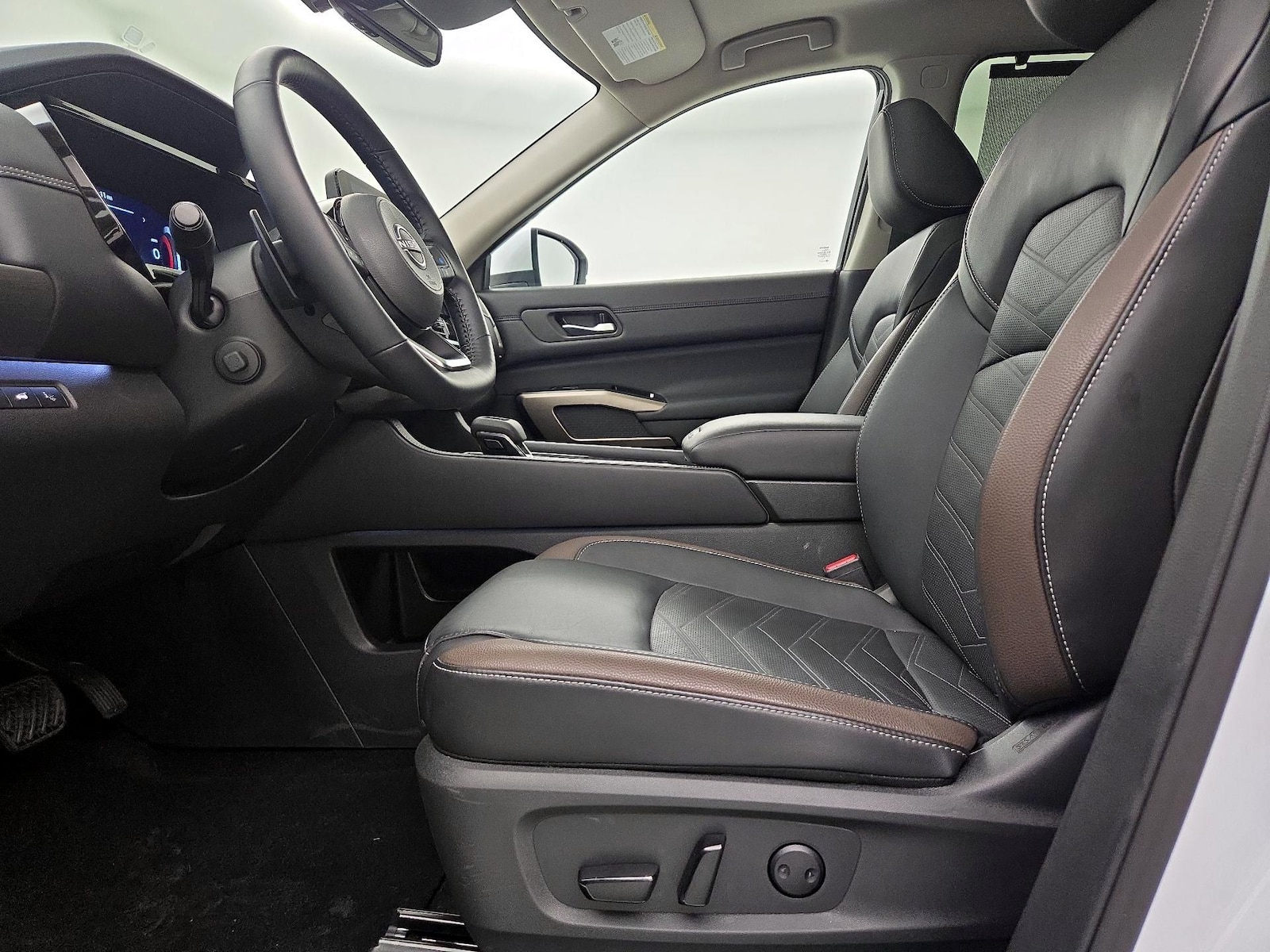 2025 Nissan Pathfinder Platinum - Photo 12