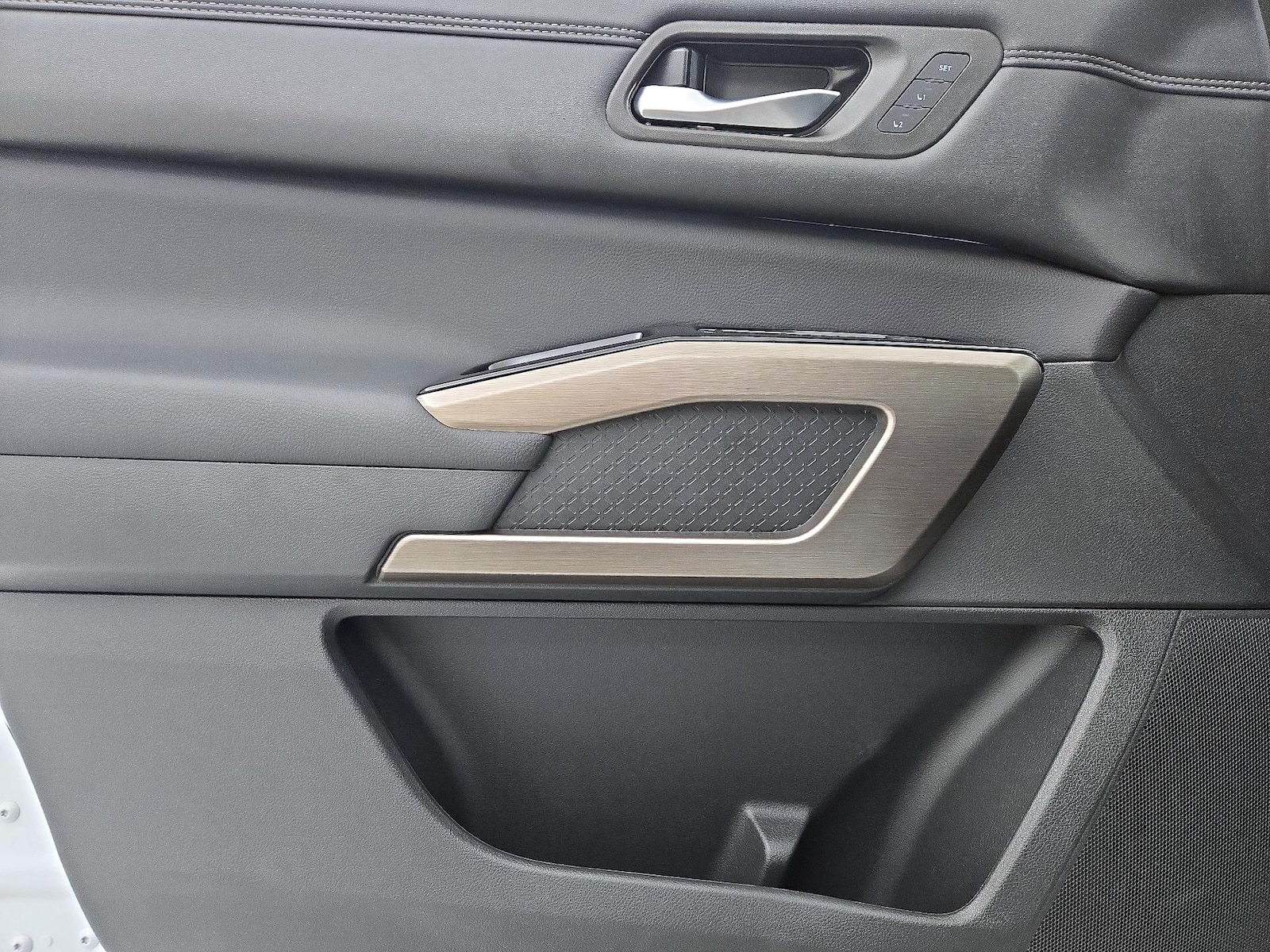 2025 Nissan Pathfinder Platinum - Photo 13