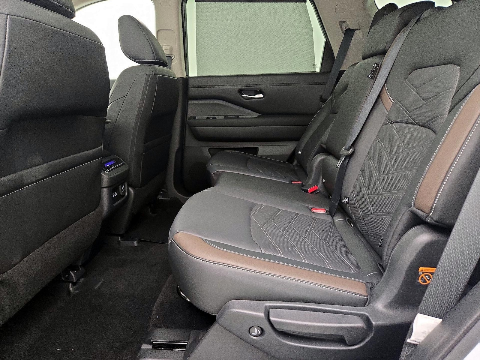 2025 Nissan Pathfinder Platinum - Photo 22