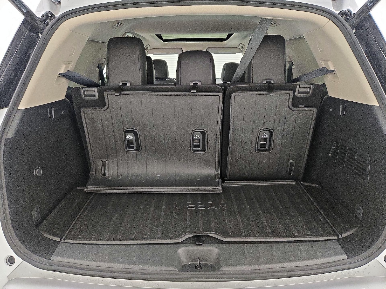 2025 Nissan Pathfinder Platinum - Photo 24