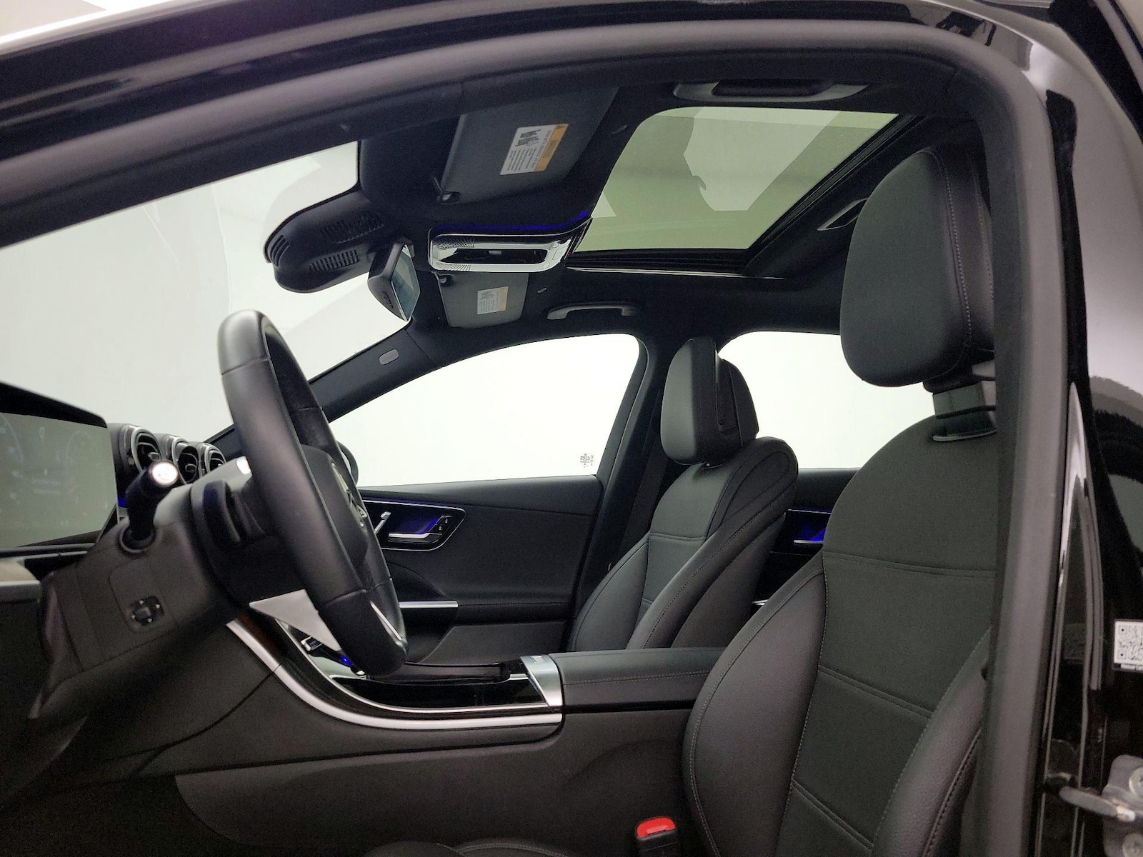 2025 Mercedes-Benz C-Class Sedan C 300 - Photo 19