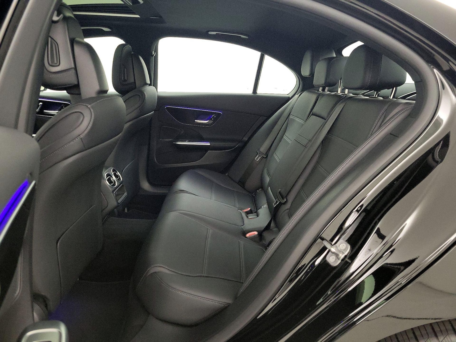 2025 Mercedes-Benz C-Class Sedan C 300 - Photo 20