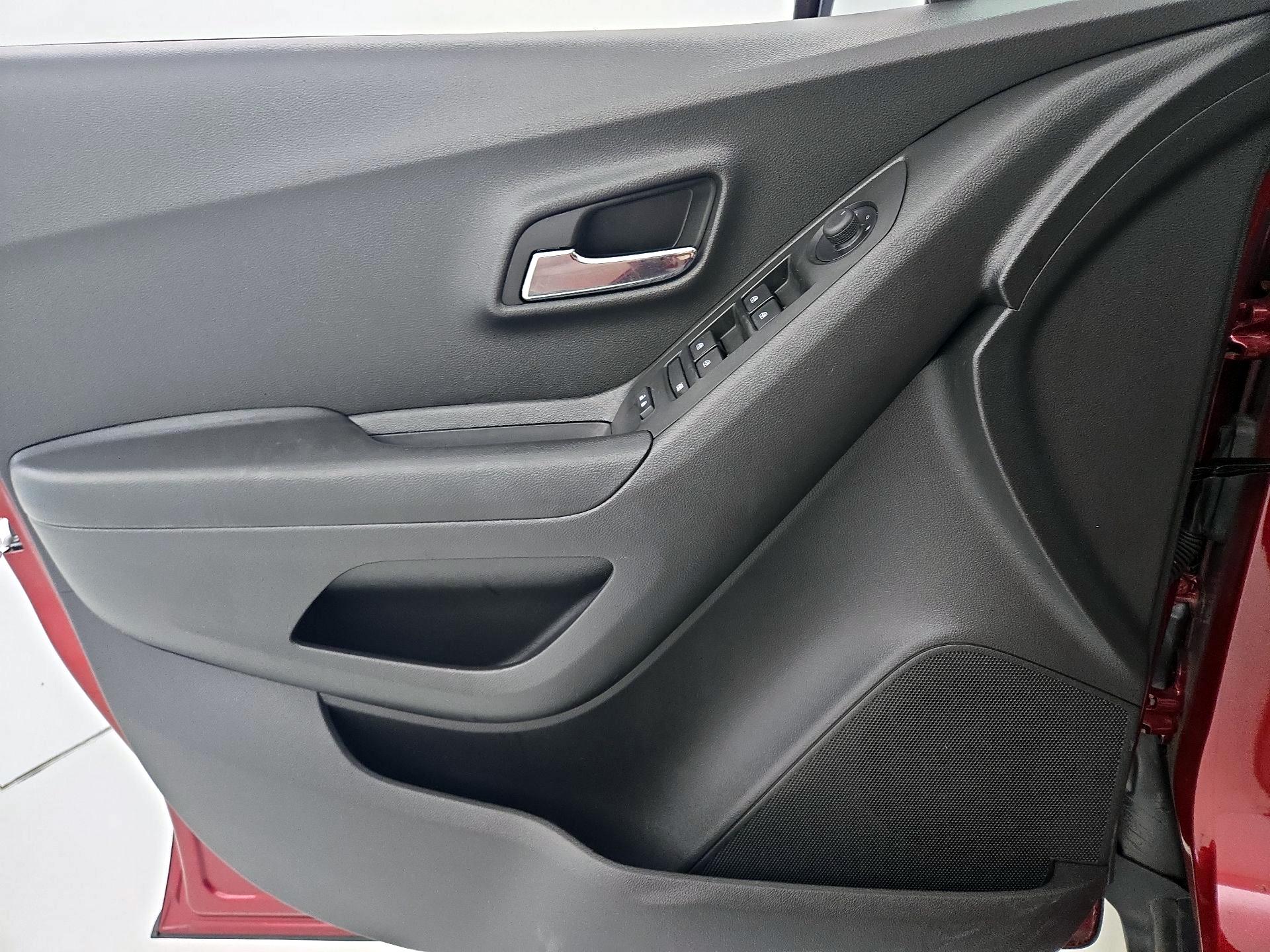 Thumbnail: 2022 Chevrolet Trax - 12