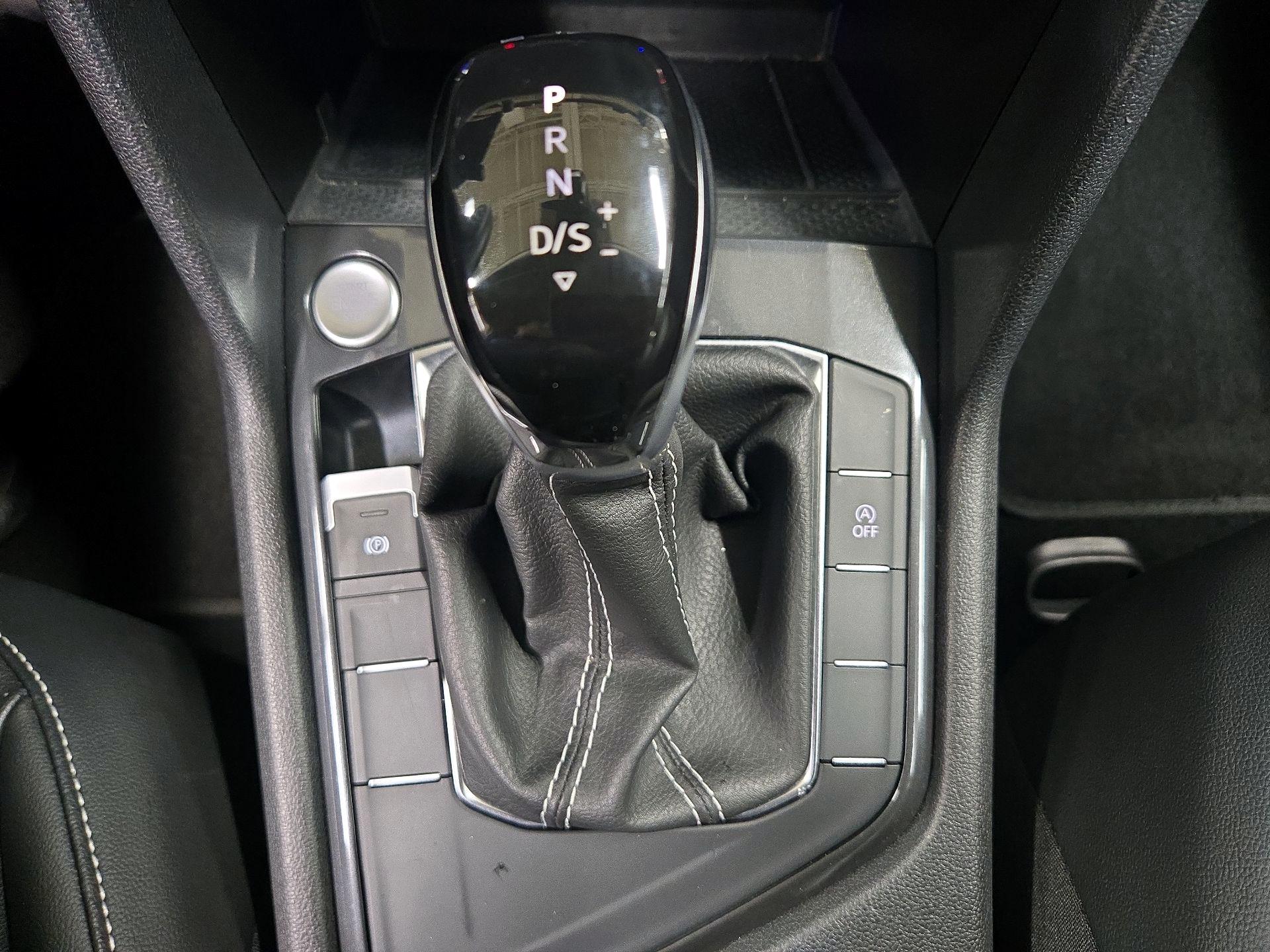 Thumbnail: 2024 Volkswagen Tiguan - 17