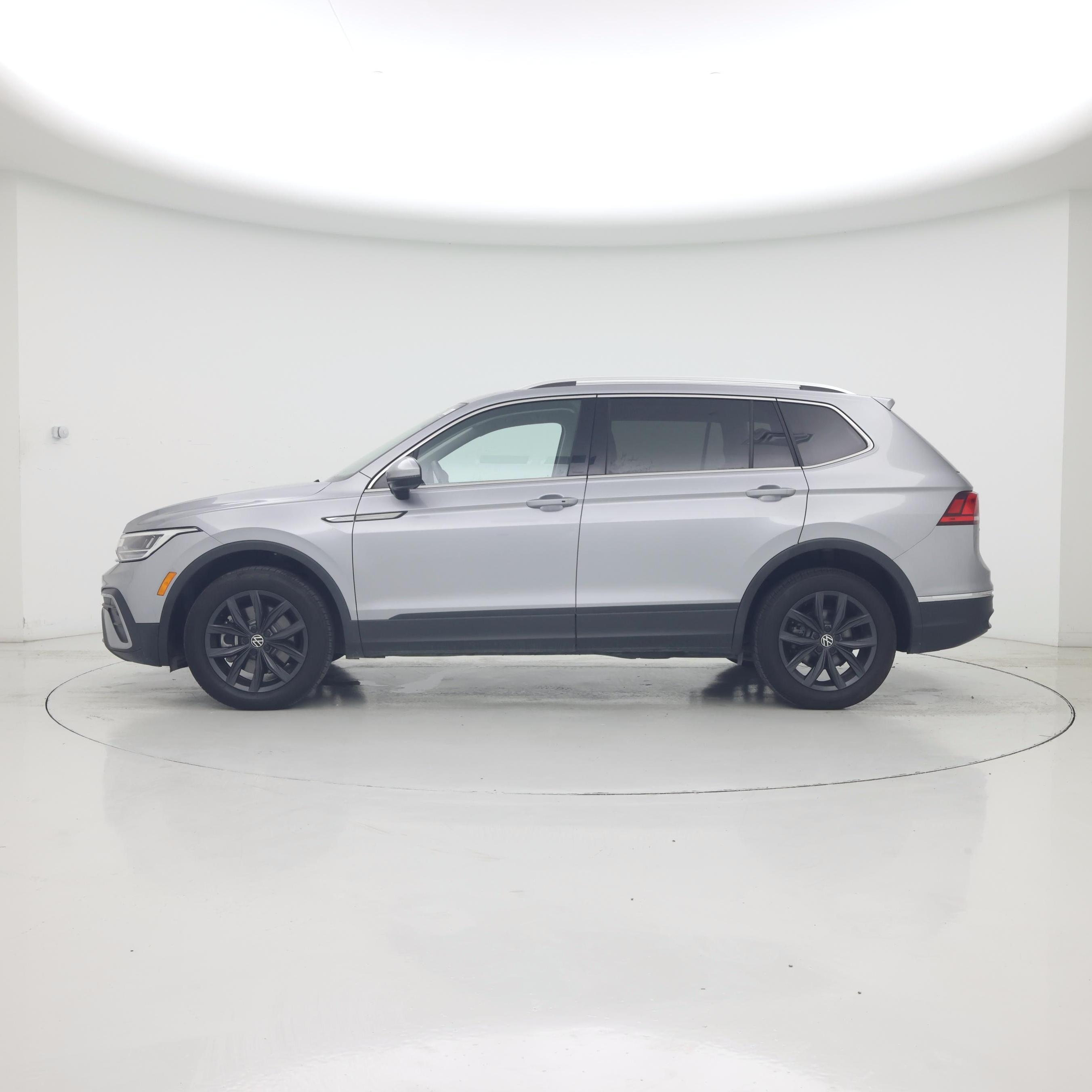 Thumbnail: 2024 Volkswagen Tiguan - 3
