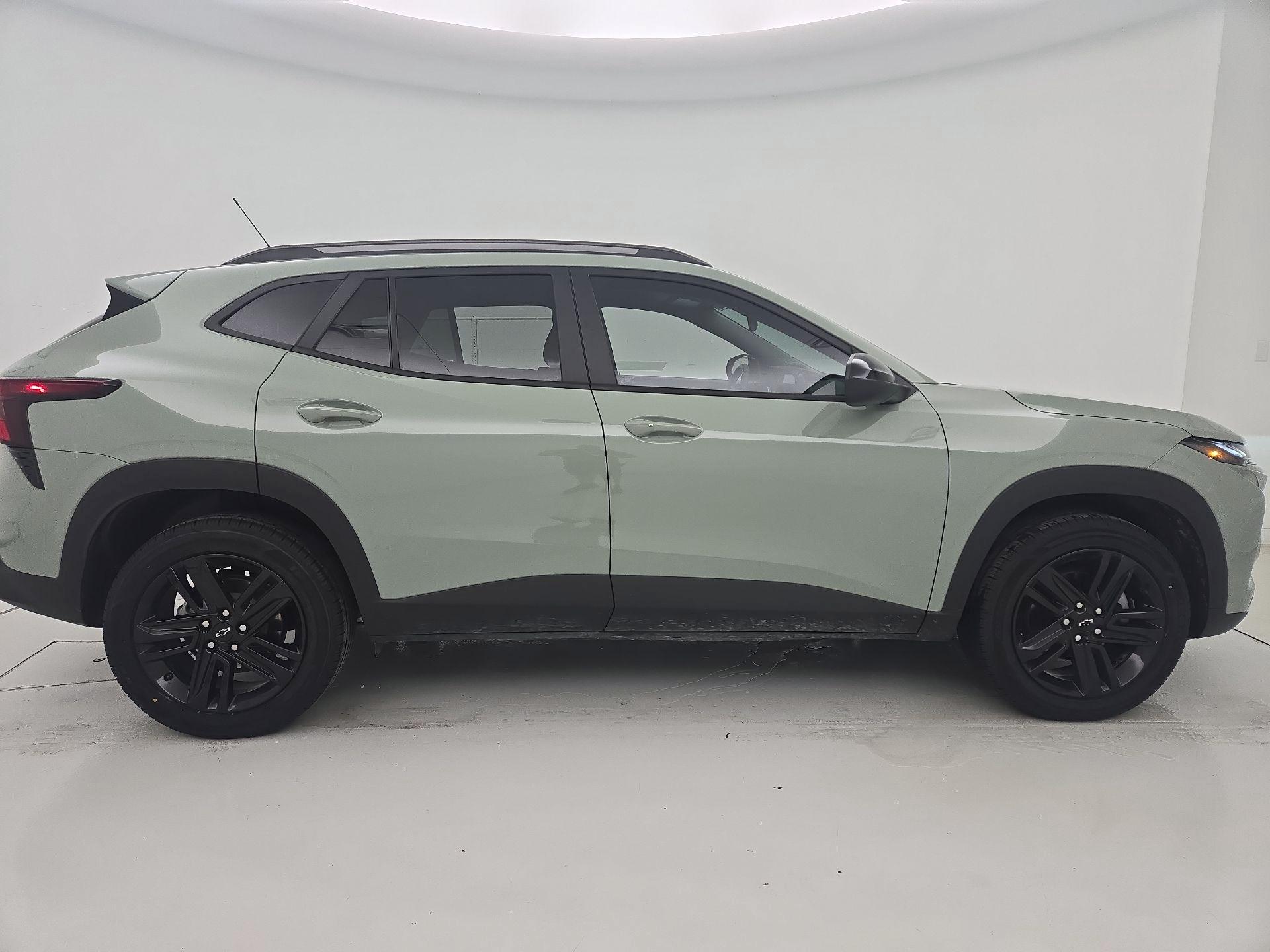 Thumbnail: 2025 Chevrolet Trax - 4