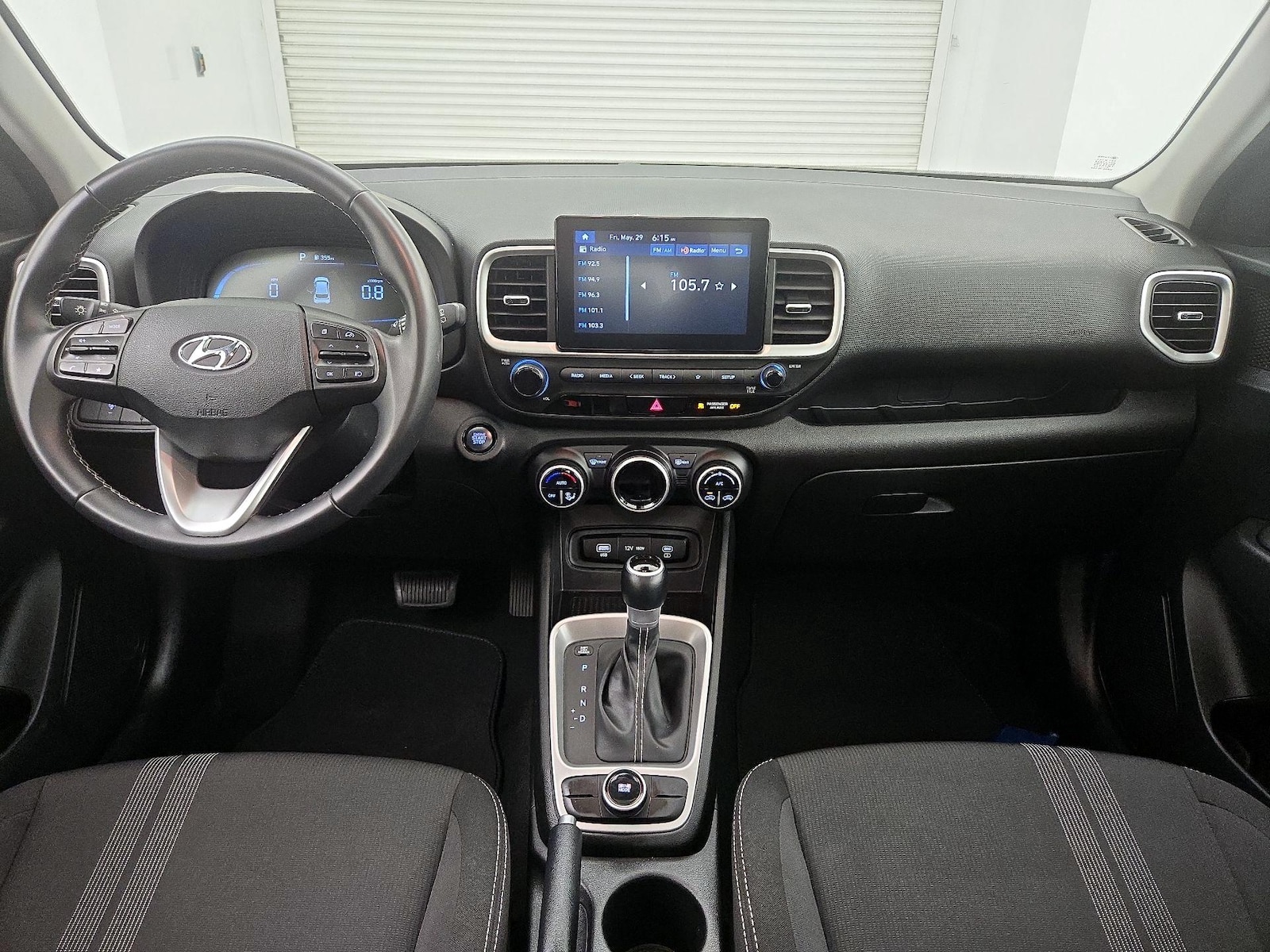 2025 Hyundai Venue SEL - Photo 10