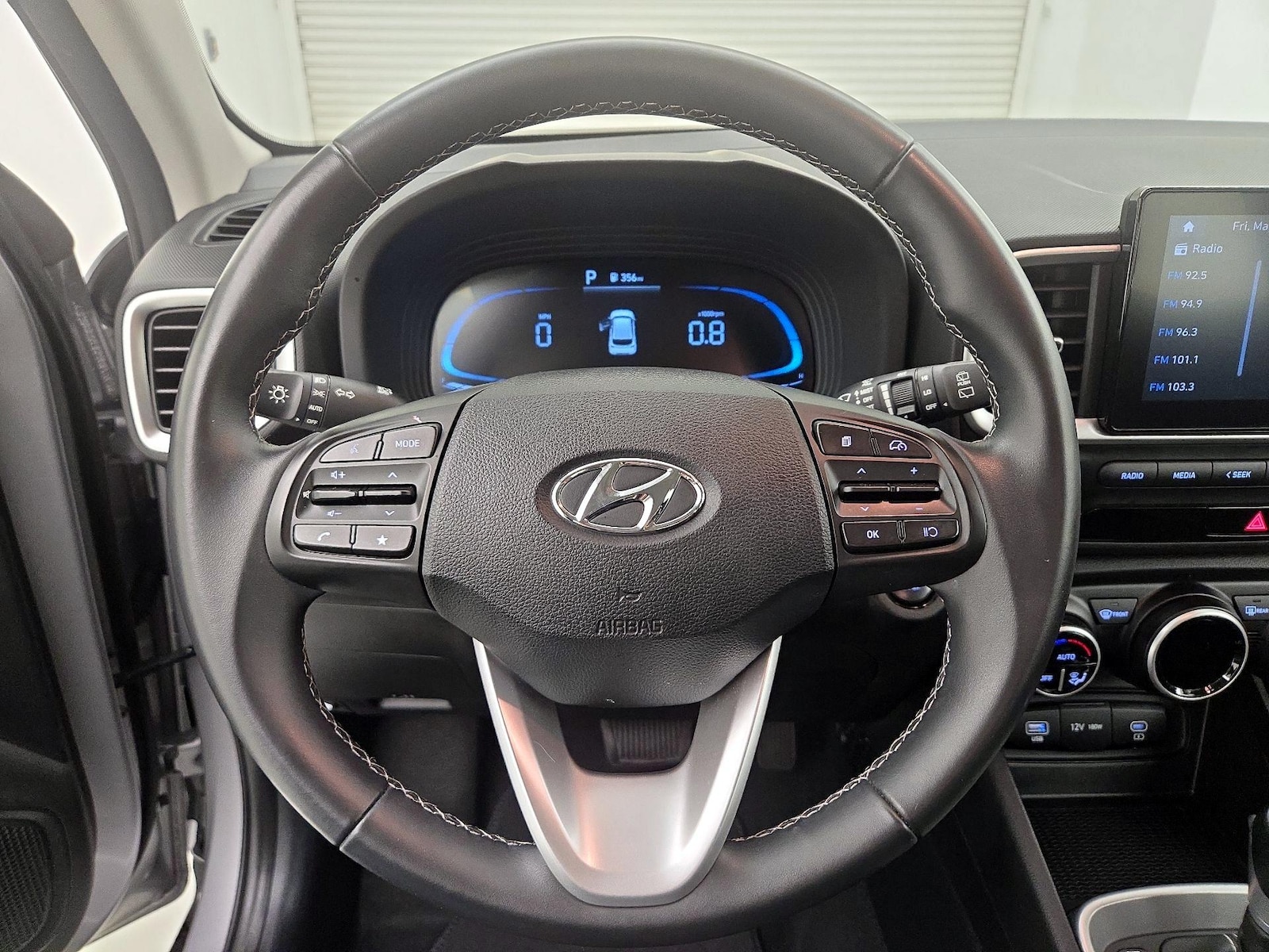 2025 Hyundai Venue SEL - Photo 11