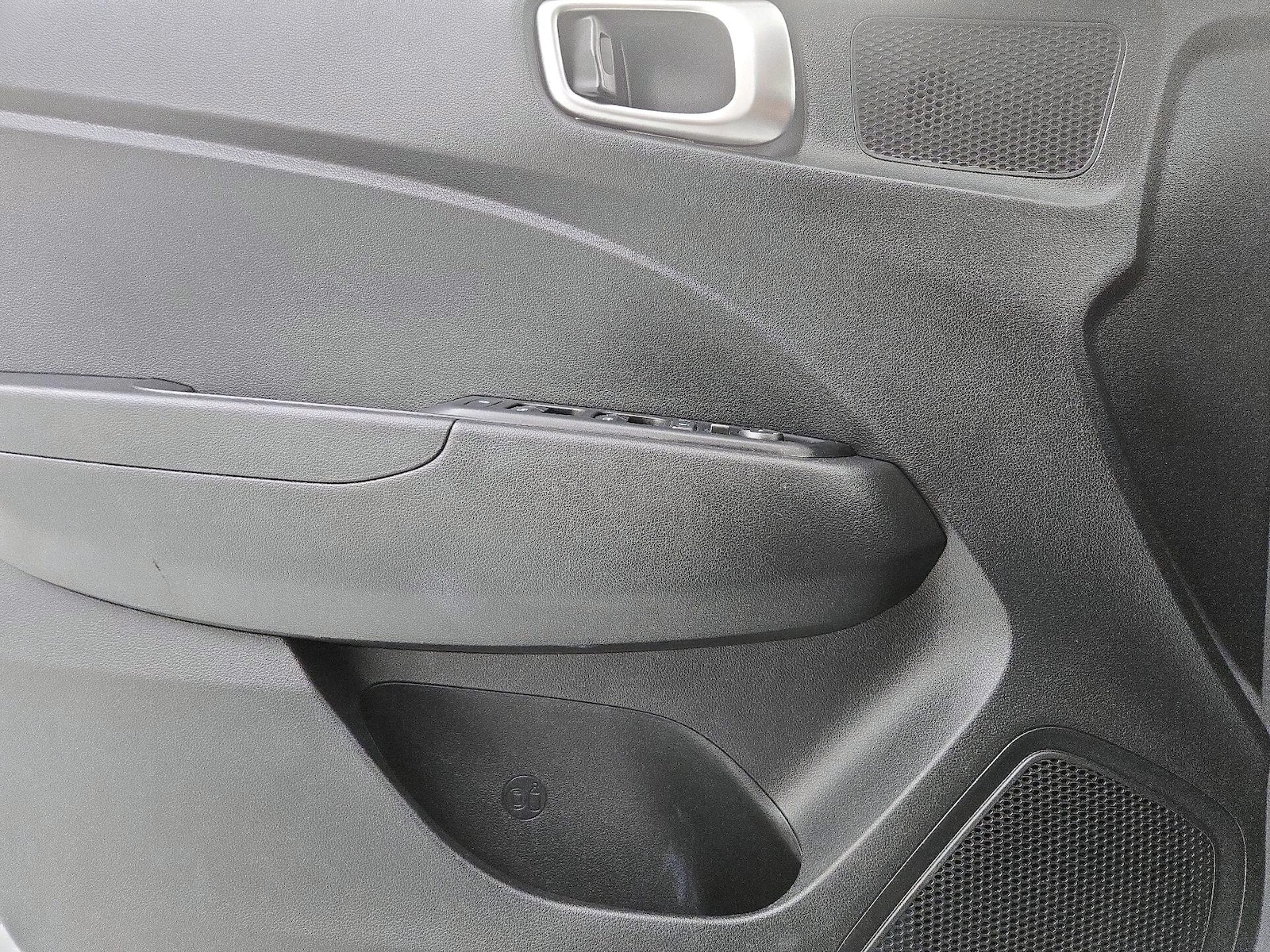 2025 Hyundai Venue SEL - Photo 13