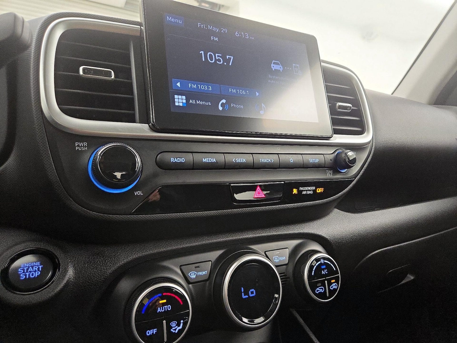 2025 Hyundai Venue SEL - Photo 17