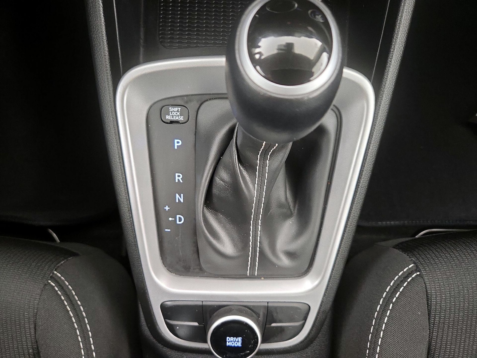 2025 Hyundai Venue SEL - Photo 18