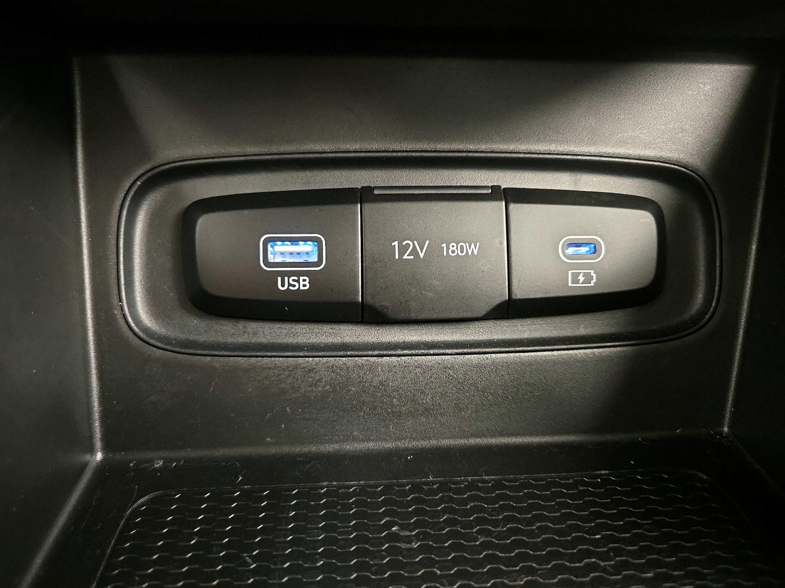 2025 Hyundai Venue SEL - Photo 19