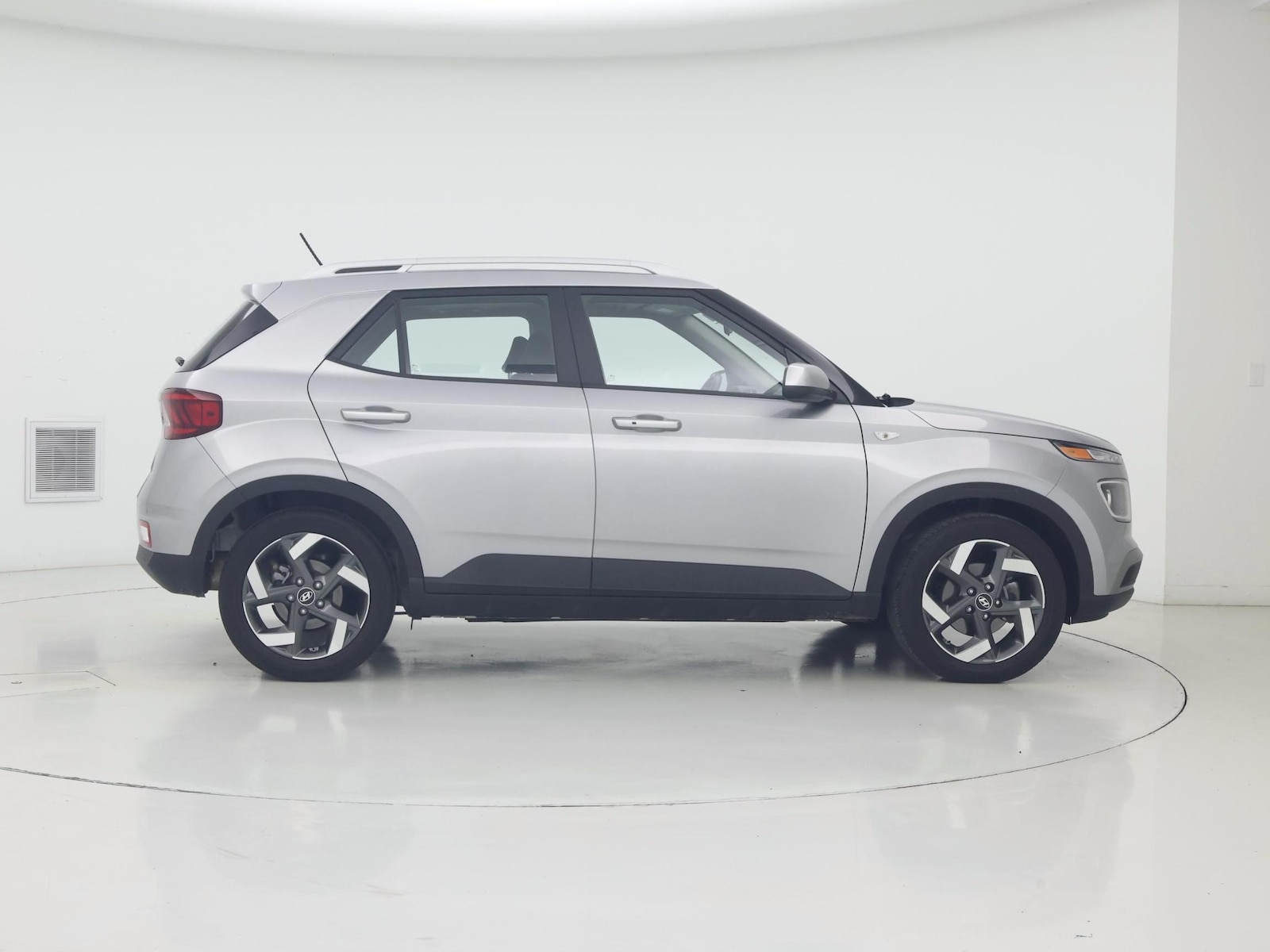 2025 Hyundai Venue SEL - Photo 8