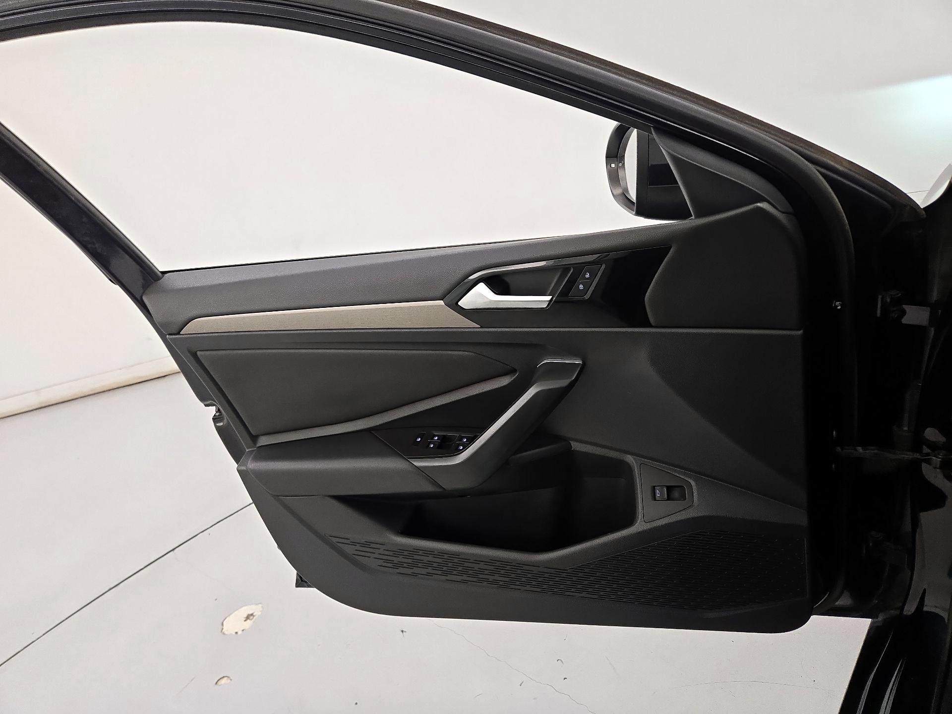 Thumbnail: 2019 Volkswagen Jetta - 12