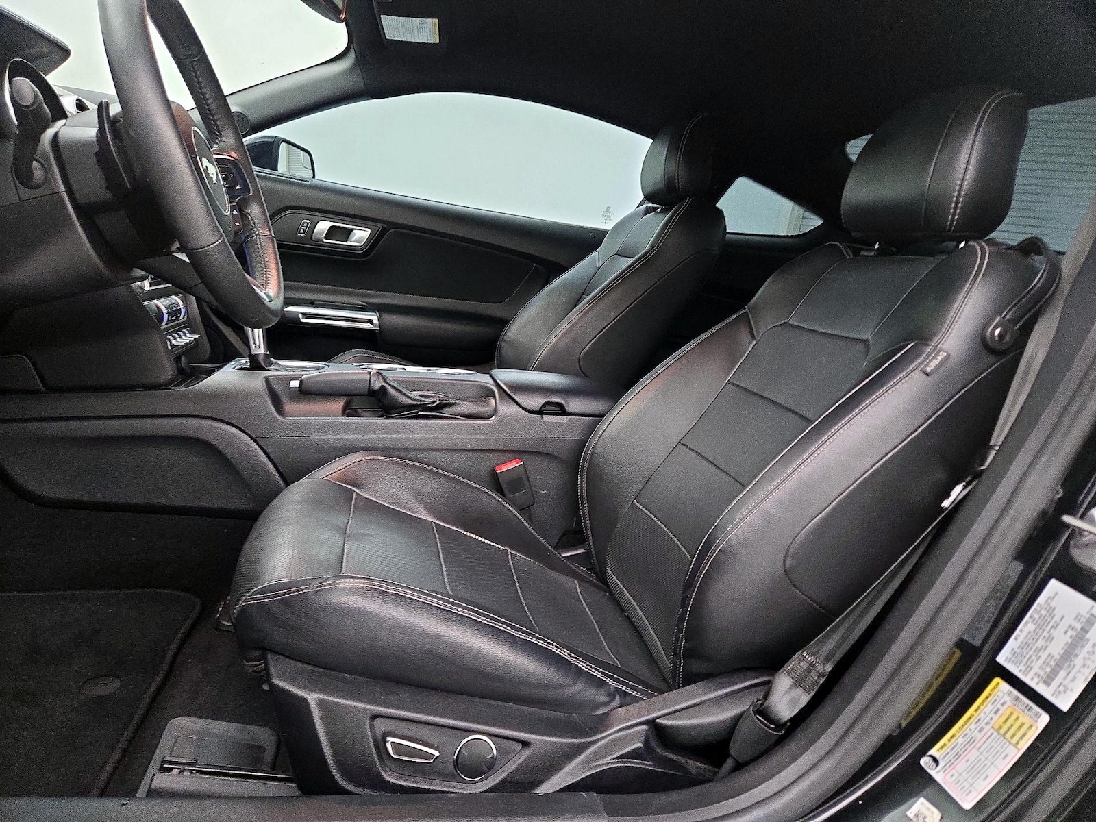 2020 Ford Mustang EcoBoost - Photo 12