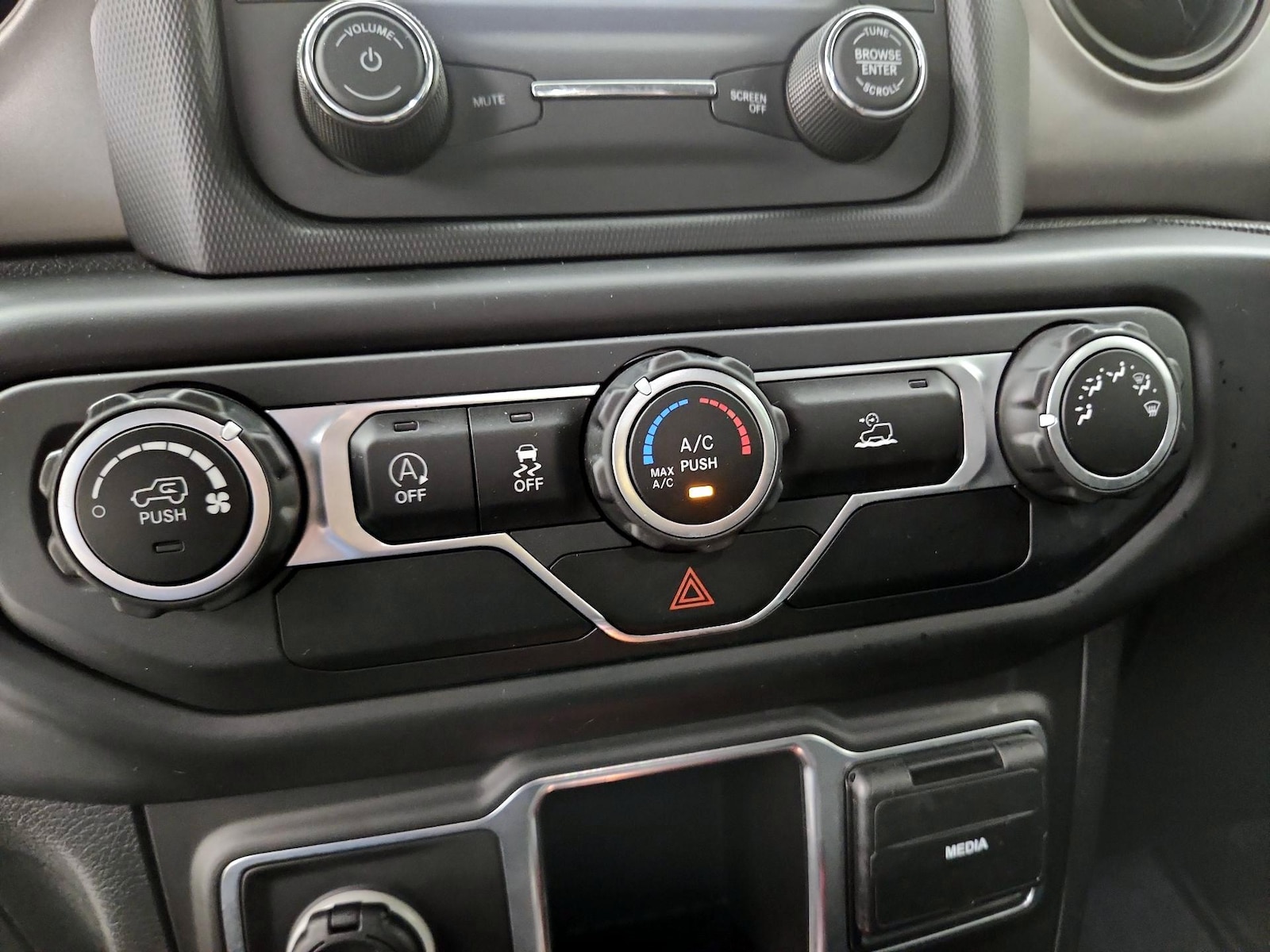 2021 Jeep Gladiator Sport - Photo 17