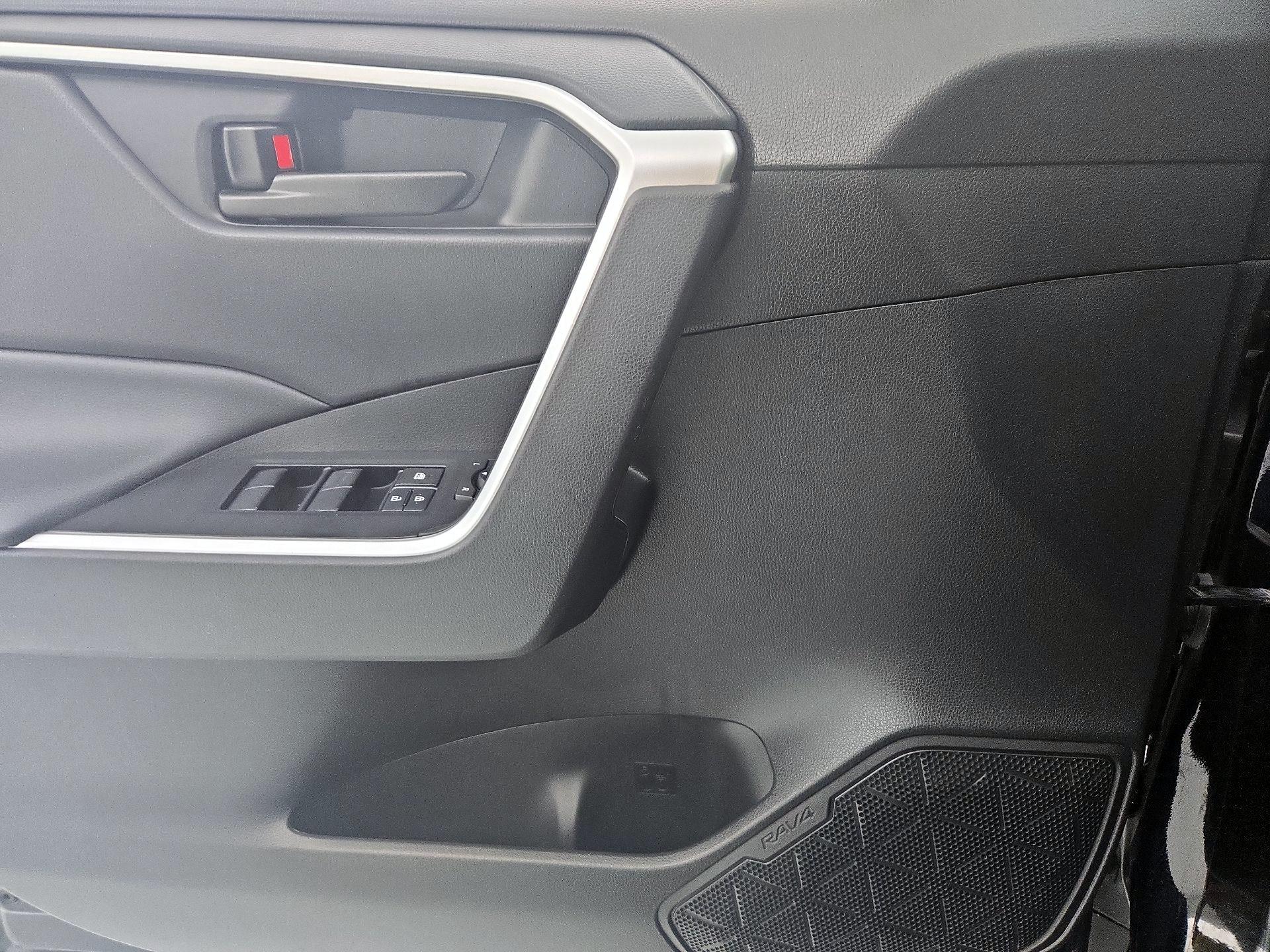 Thumbnail: 2021 Toyota RAV4 - 12