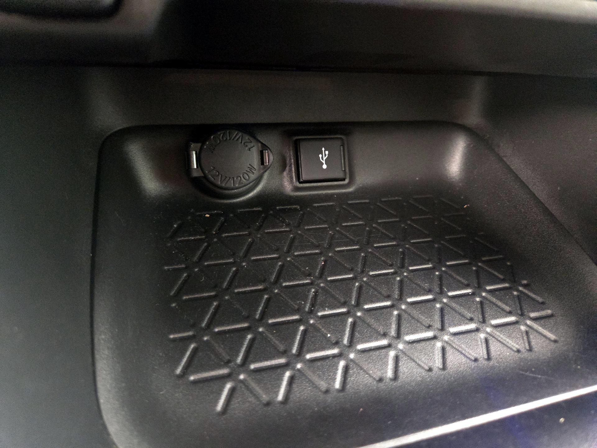 Thumbnail: 2021 Toyota RAV4 - 18
