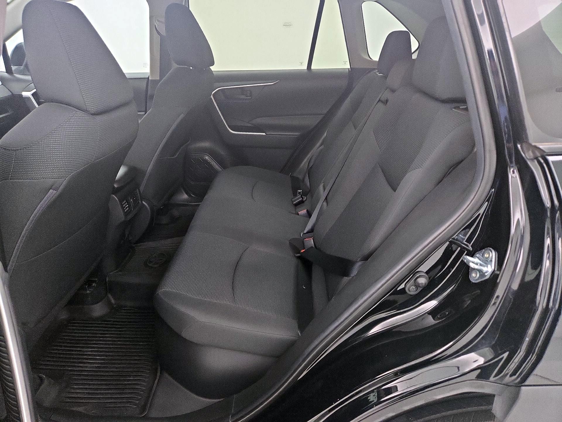Thumbnail: 2021 Toyota RAV4 - 19
