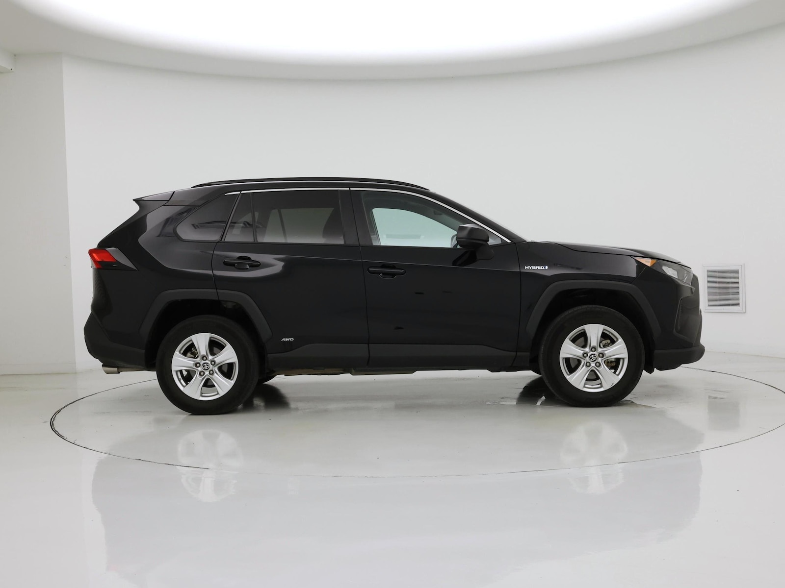 2021 Toyota RAV4 LE - Photo 8