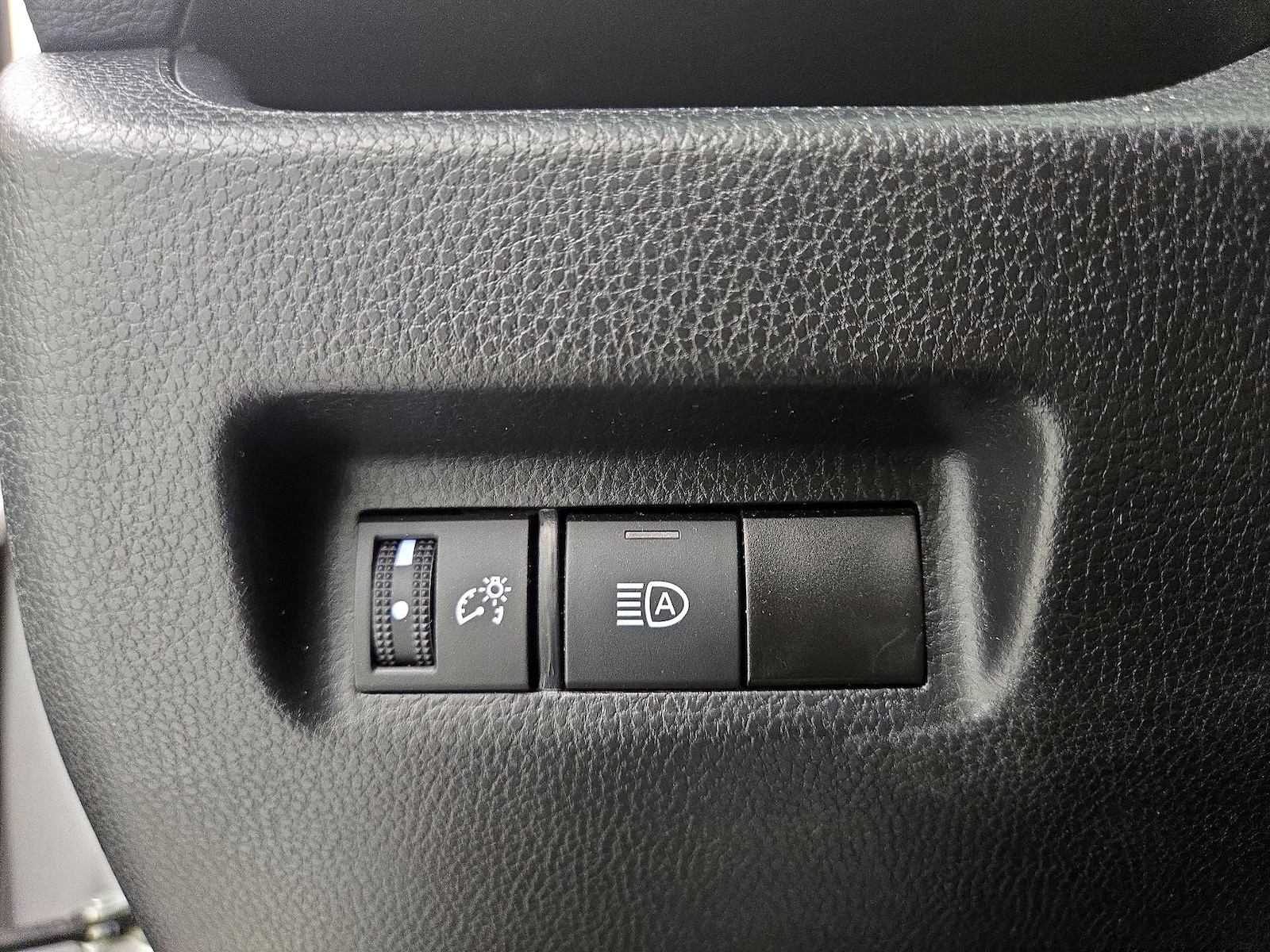 2024 Toyota RAV4 LE - Photo 14