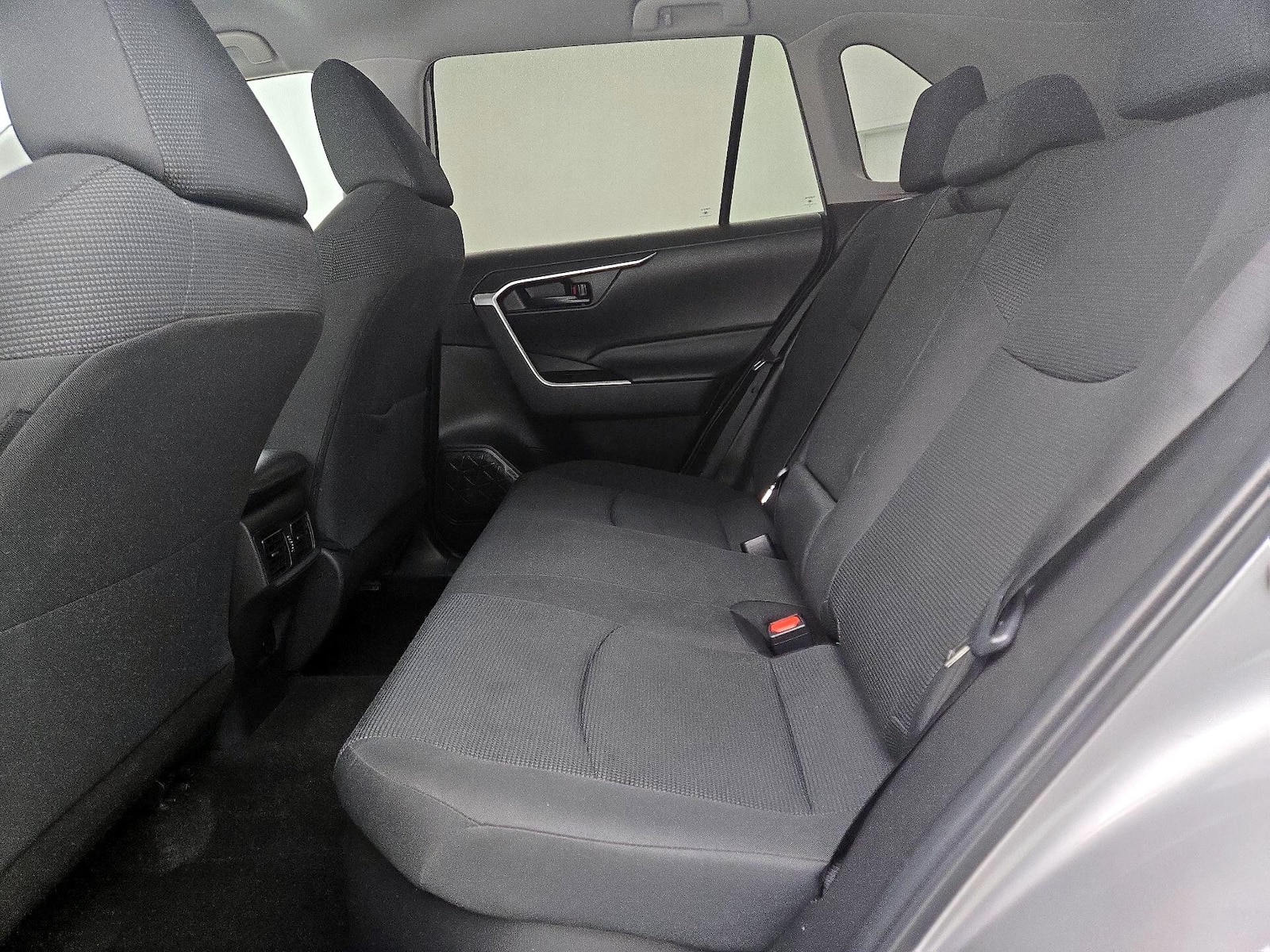 2024 Toyota RAV4 LE - Photo 21