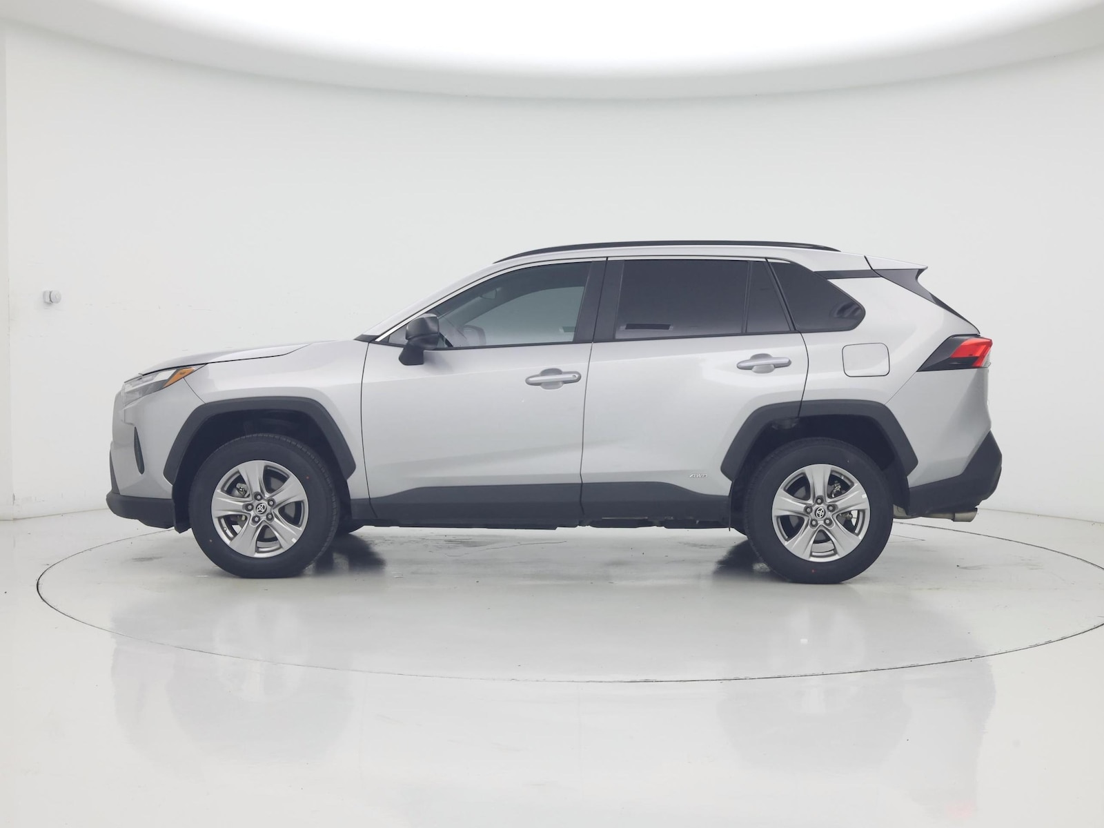 2024 Toyota RAV4 LE - Photo 4