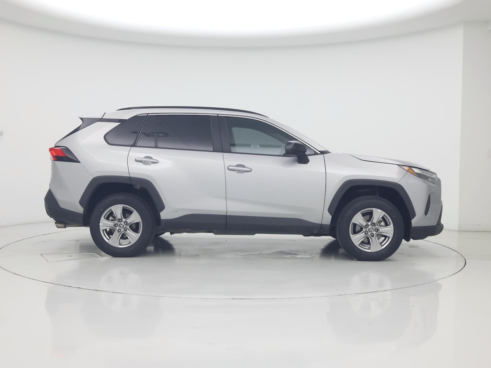 2024 Toyota RAV4 LE - Photo 8