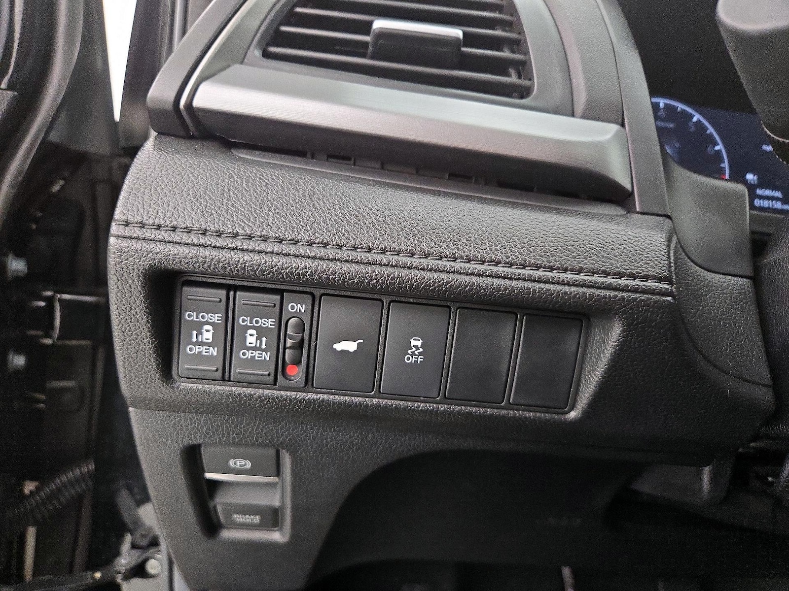 2025 Honda Odyssey EX-L - Photo 14