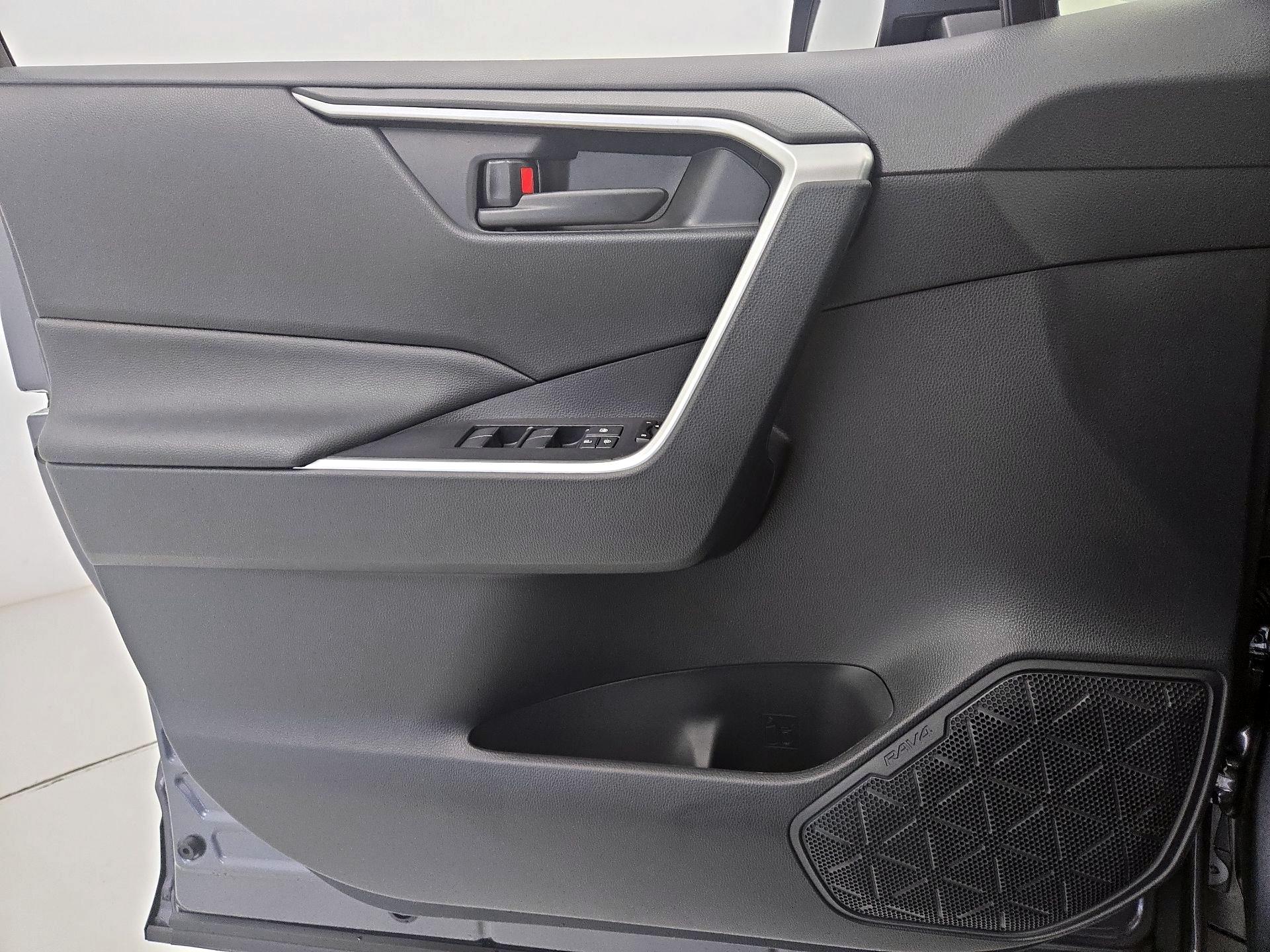 Thumbnail: 2025 Toyota RAV4 - 12