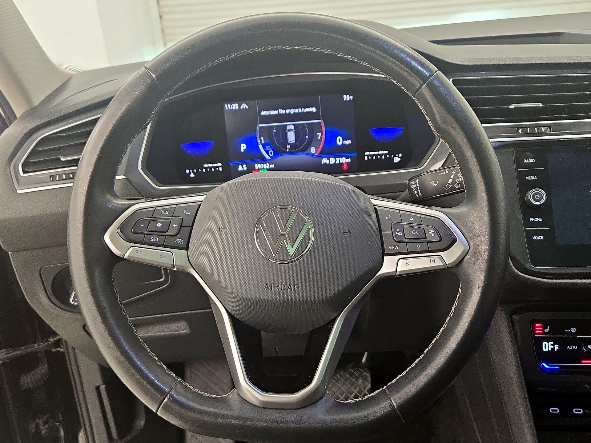 Thumbnail: 2022 Volkswagen Tiguan - 10