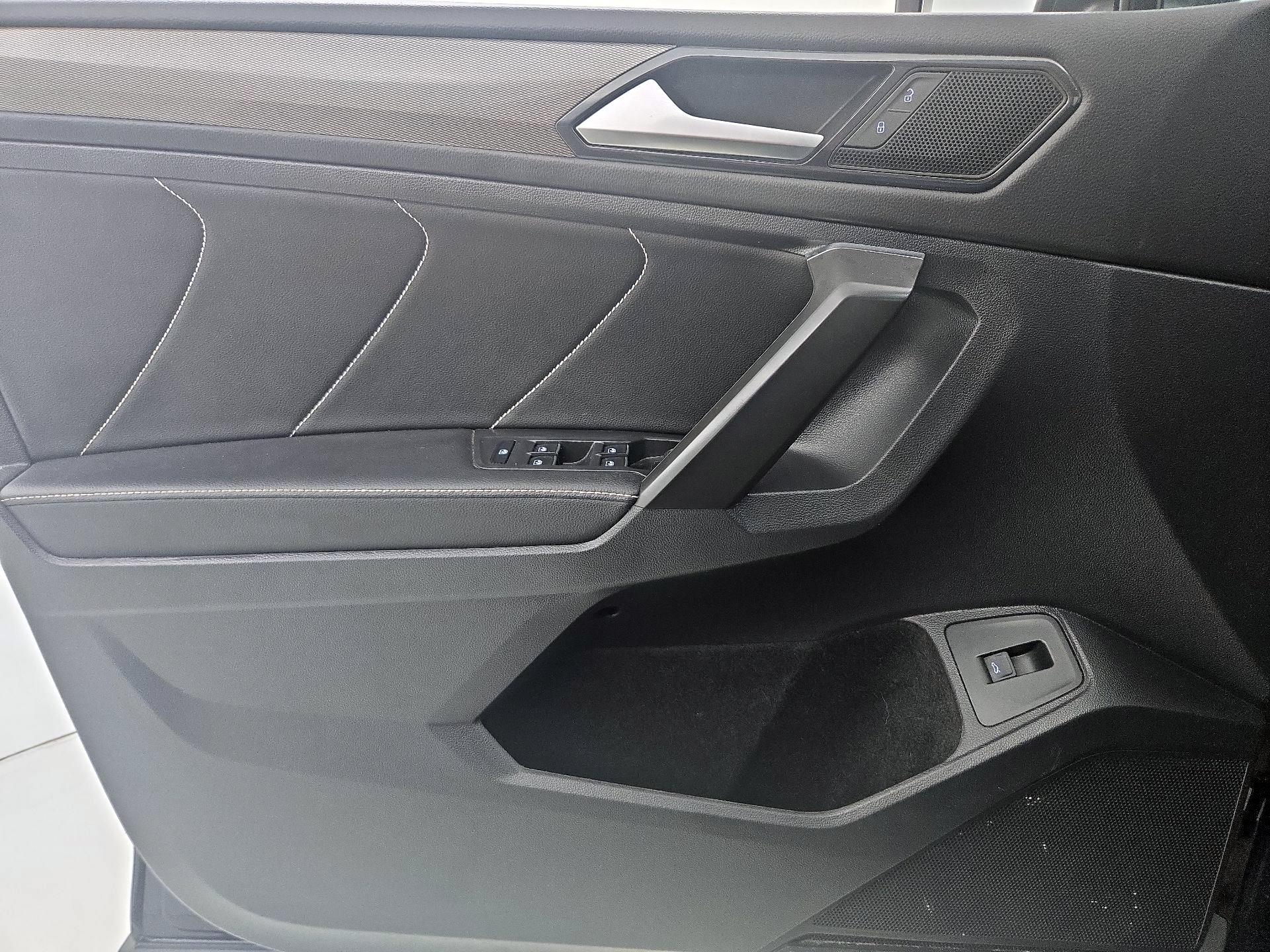 Thumbnail: 2022 Volkswagen Tiguan - 12