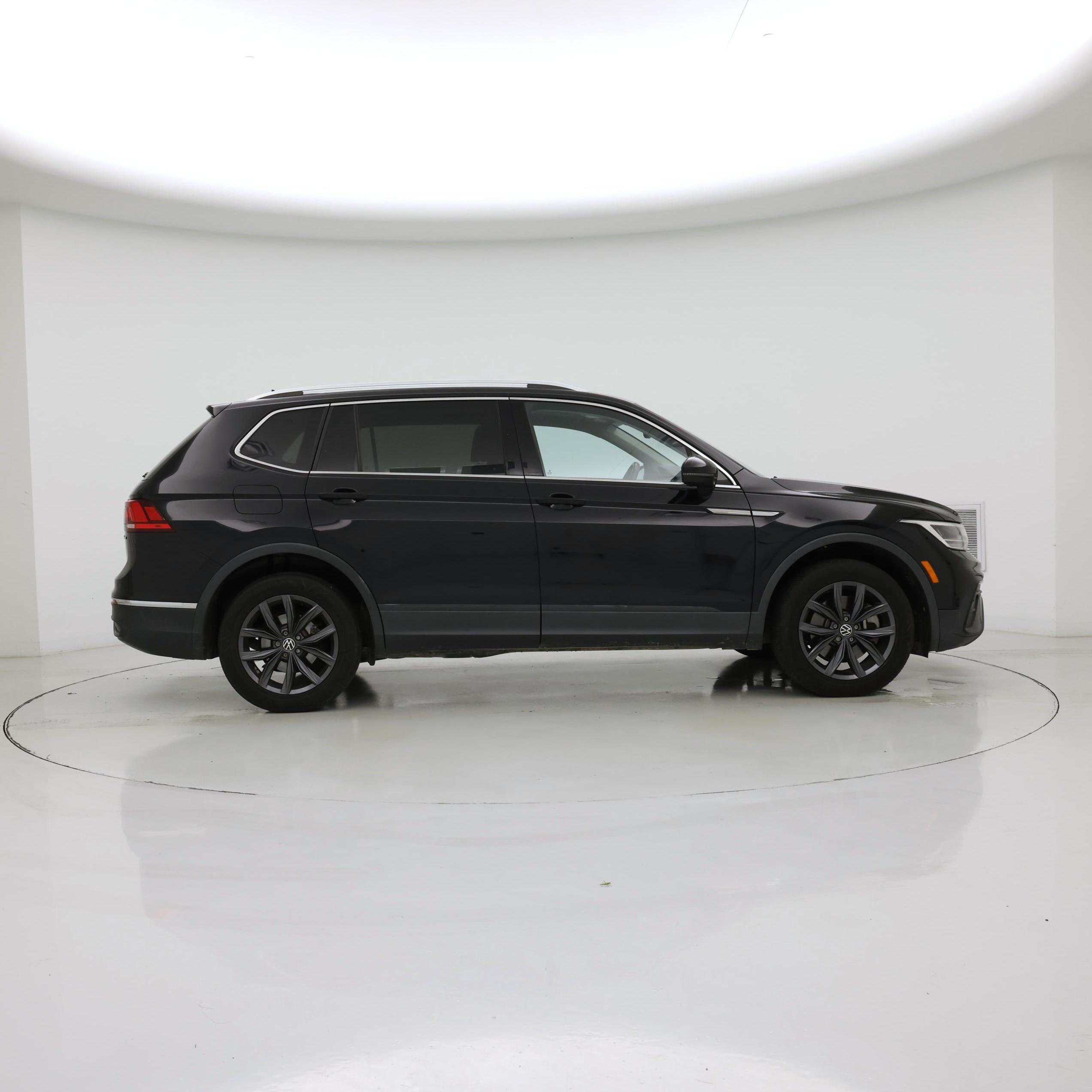 Thumbnail: 2022 Volkswagen Tiguan - 7