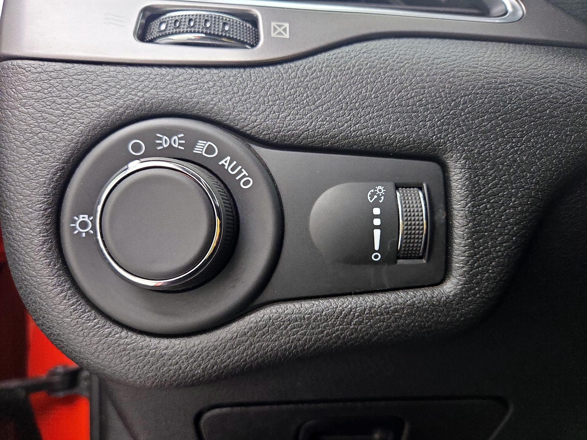 Thumbnail: 2021 Jeep Cherokee - 13