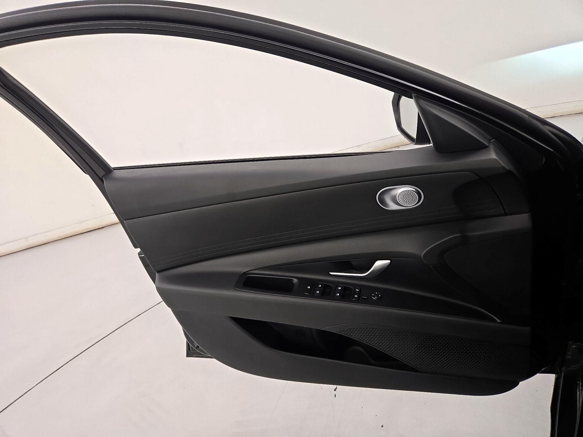 Thumbnail: 2025 Hyundai Elantra - 12