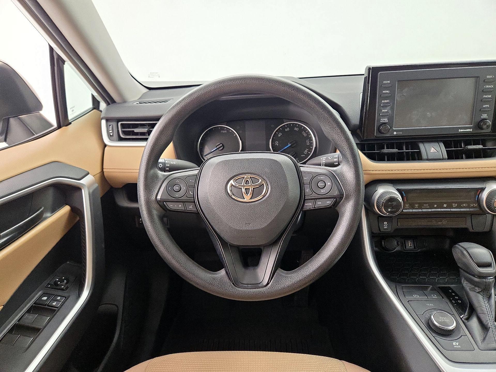 Thumbnail: 2021 Toyota RAV4 - 10