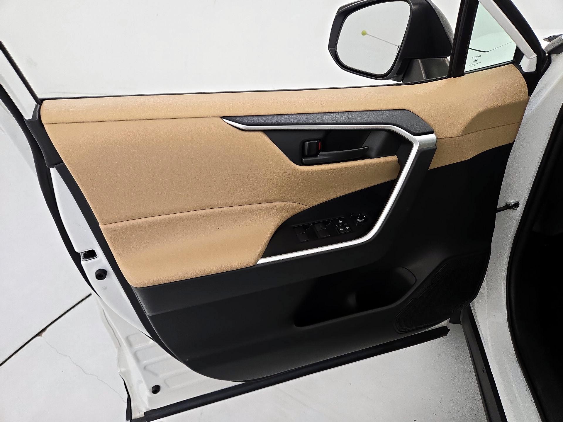 Thumbnail: 2021 Toyota RAV4 - 12